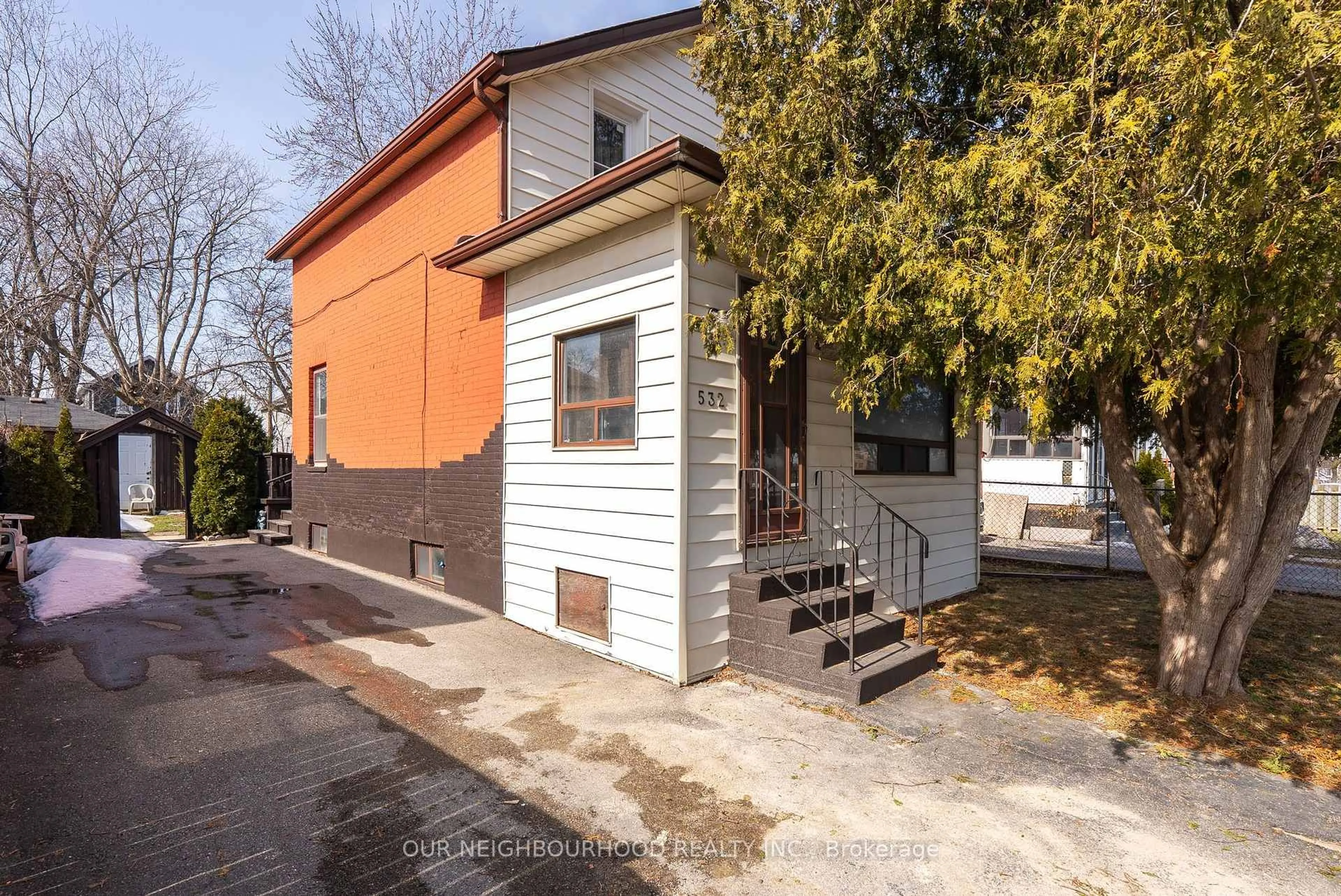 Patio, street for 532 Front St, Oshawa Ontario L1H 4V2