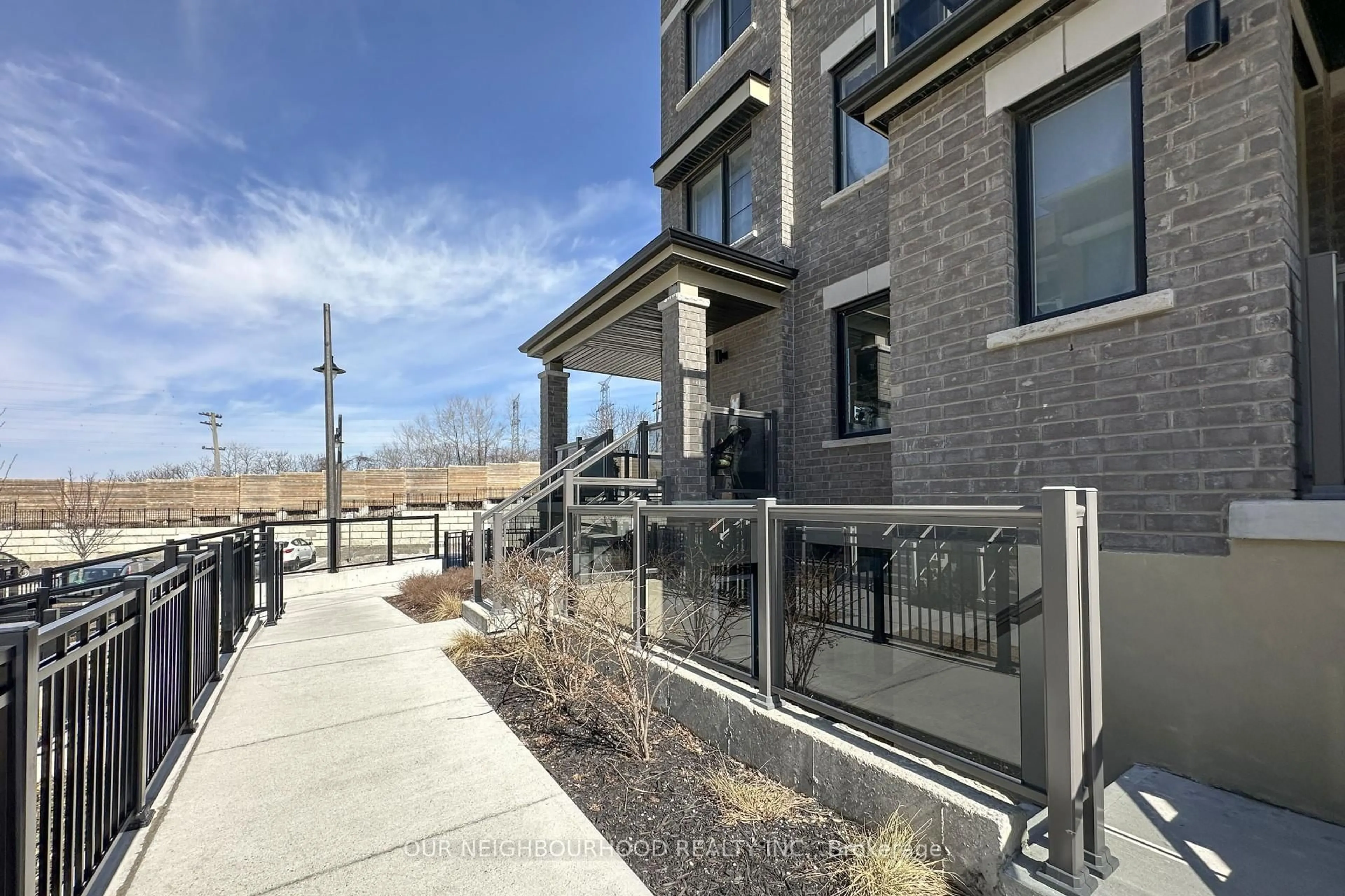Patio, street for 28 Lookout Dr #A, Clarington Ontario L1C 3K5