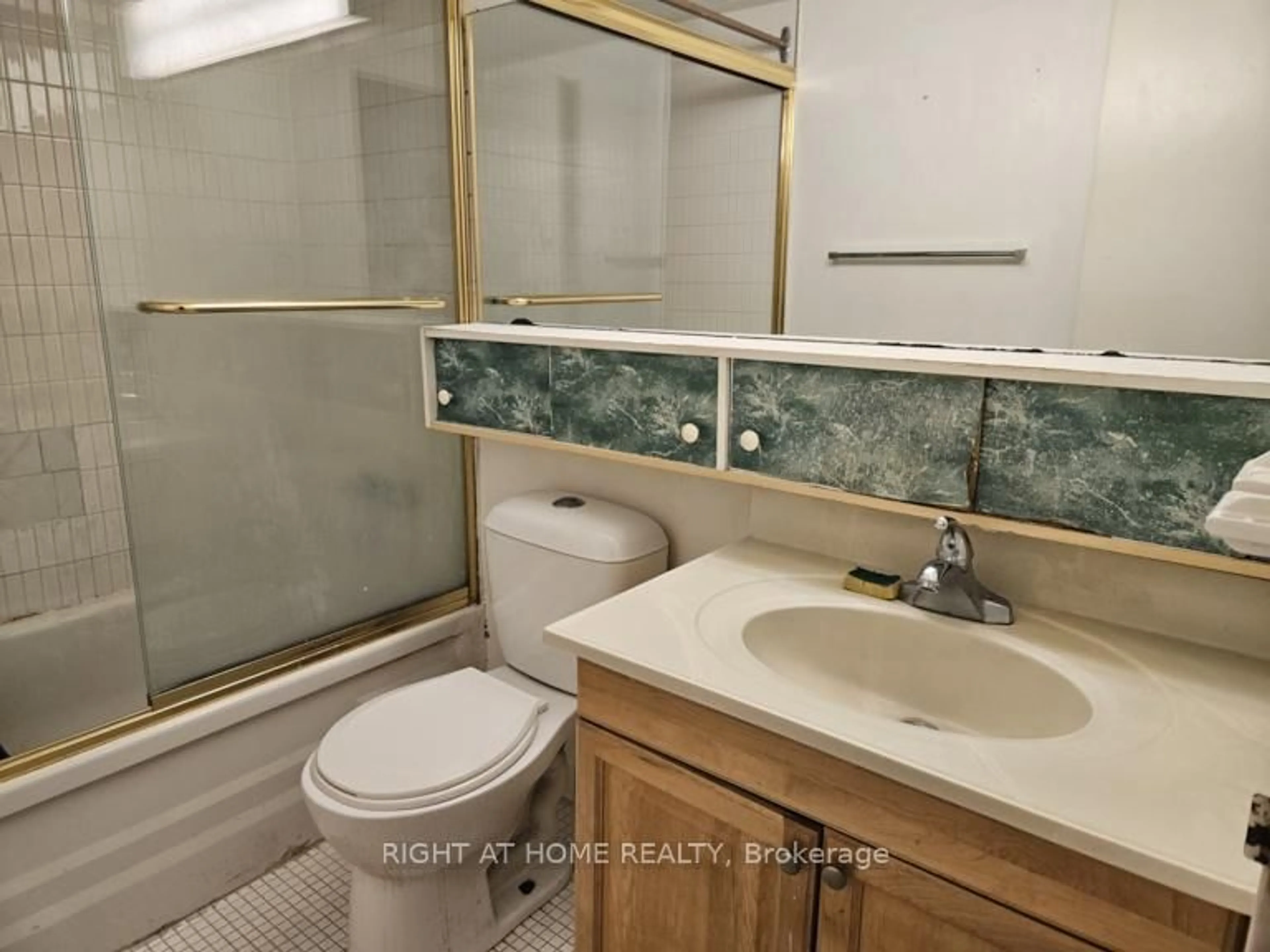 Standard bathroom, ceramic/tile floor for 1 Massey Sq #2502, Toronto Ontario M4C 5L4