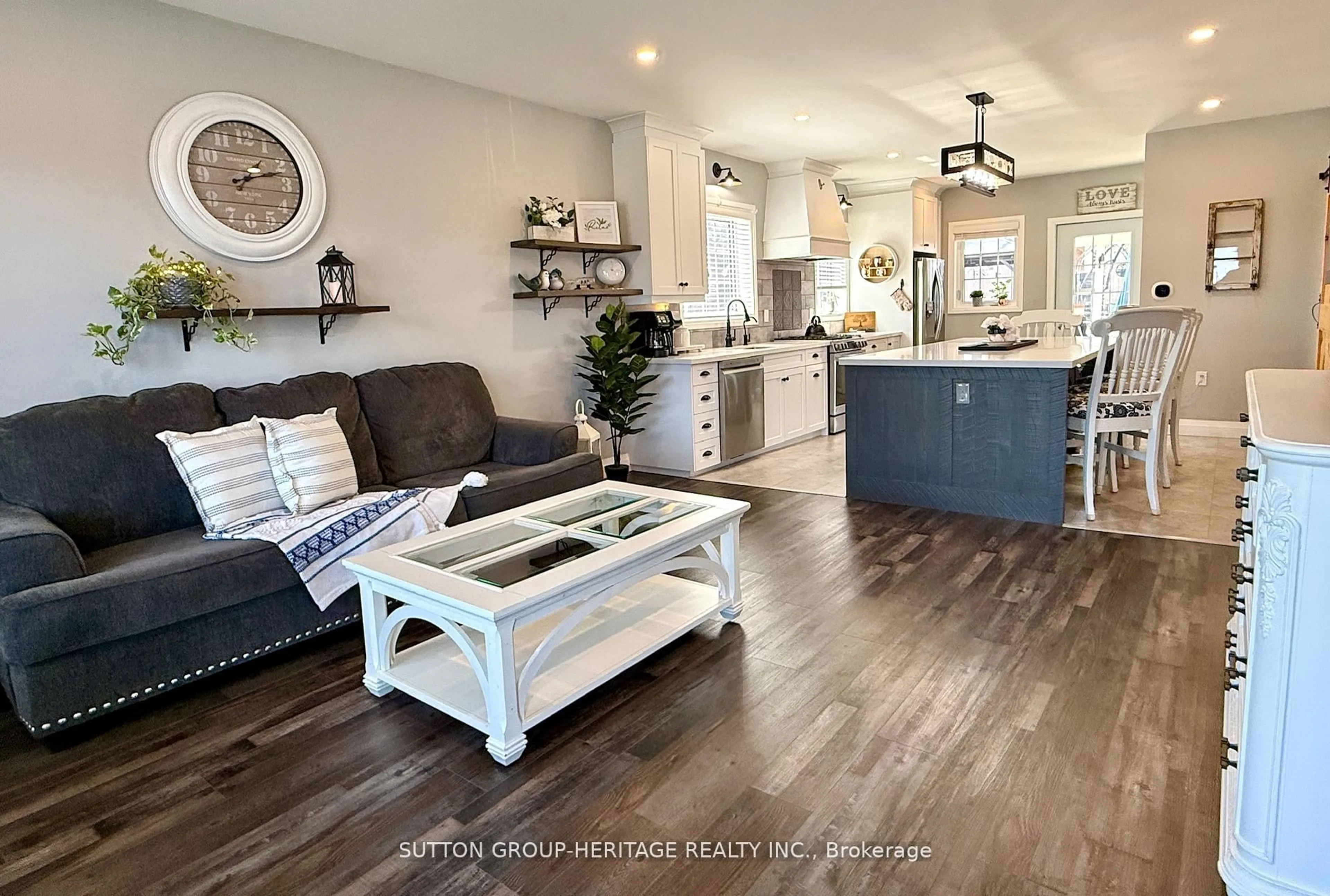 Open concept kitchen, unknown for 606 Brock St, Whitby Ontario L1N 4K9