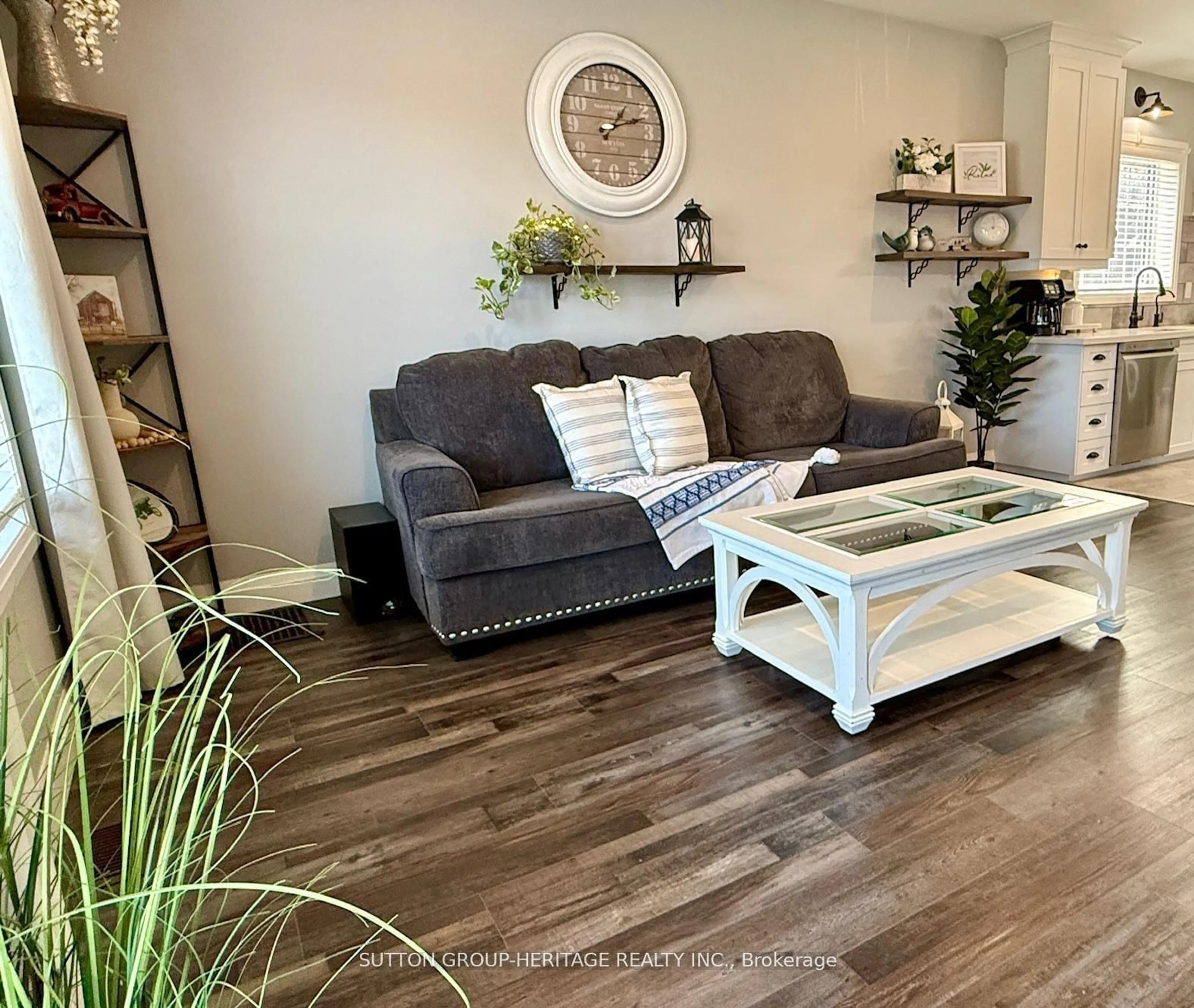 Living room with furniture, wood/laminate floor for 606 Brock St, Whitby Ontario L1N 4K9