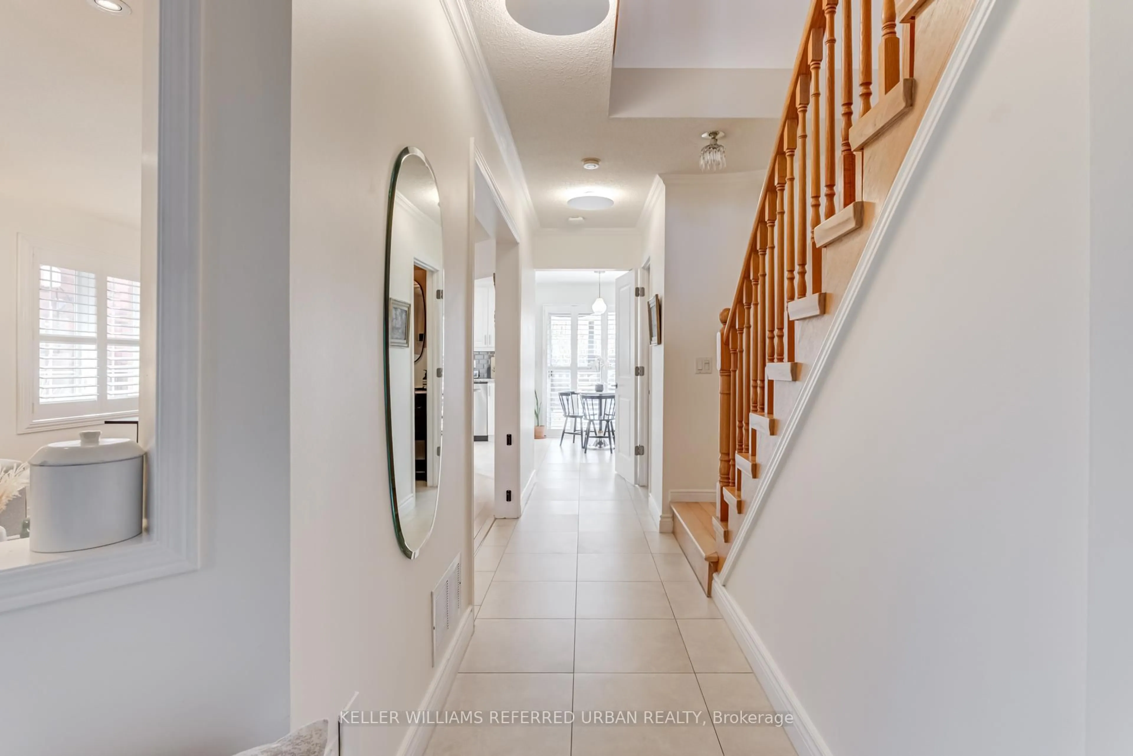Indoor foyer for 105 White Pine Cres, Pickering Ontario L1V 6S3