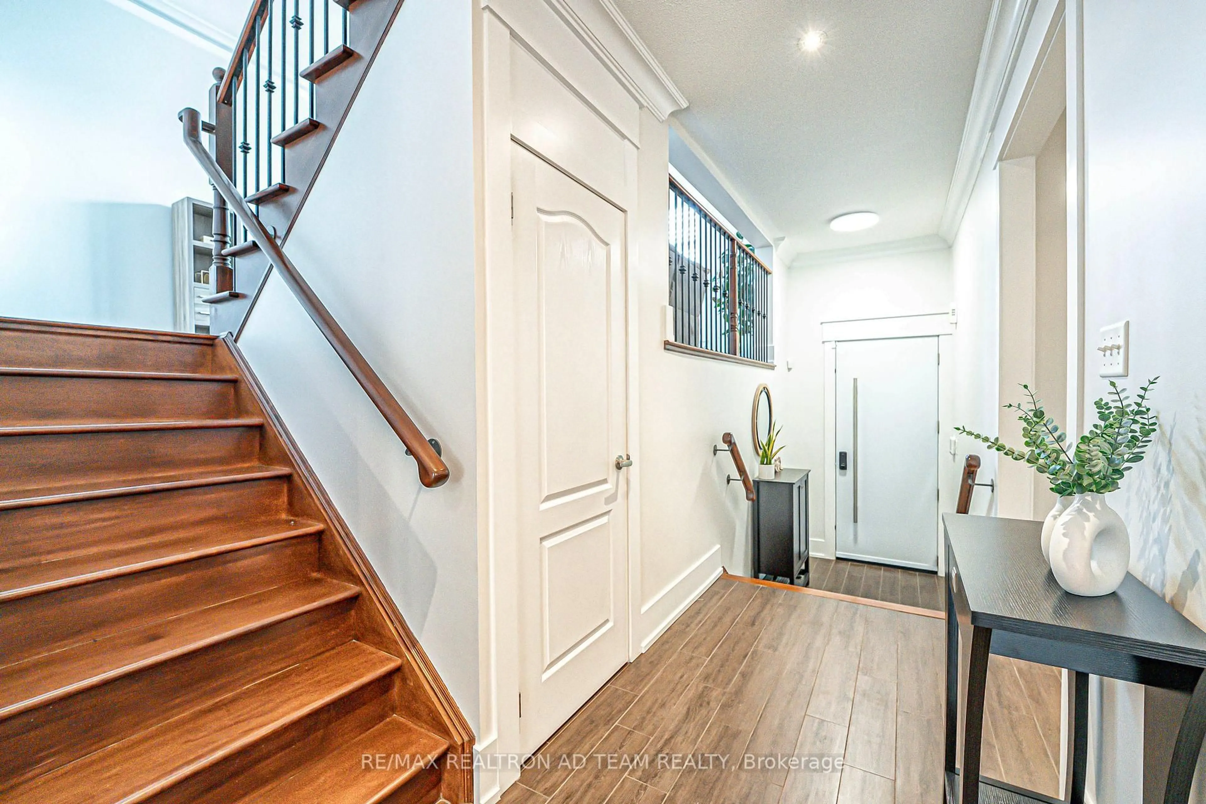 Indoor entryway for 91 Galea Dr, Ajax Ontario L1Z 0J8