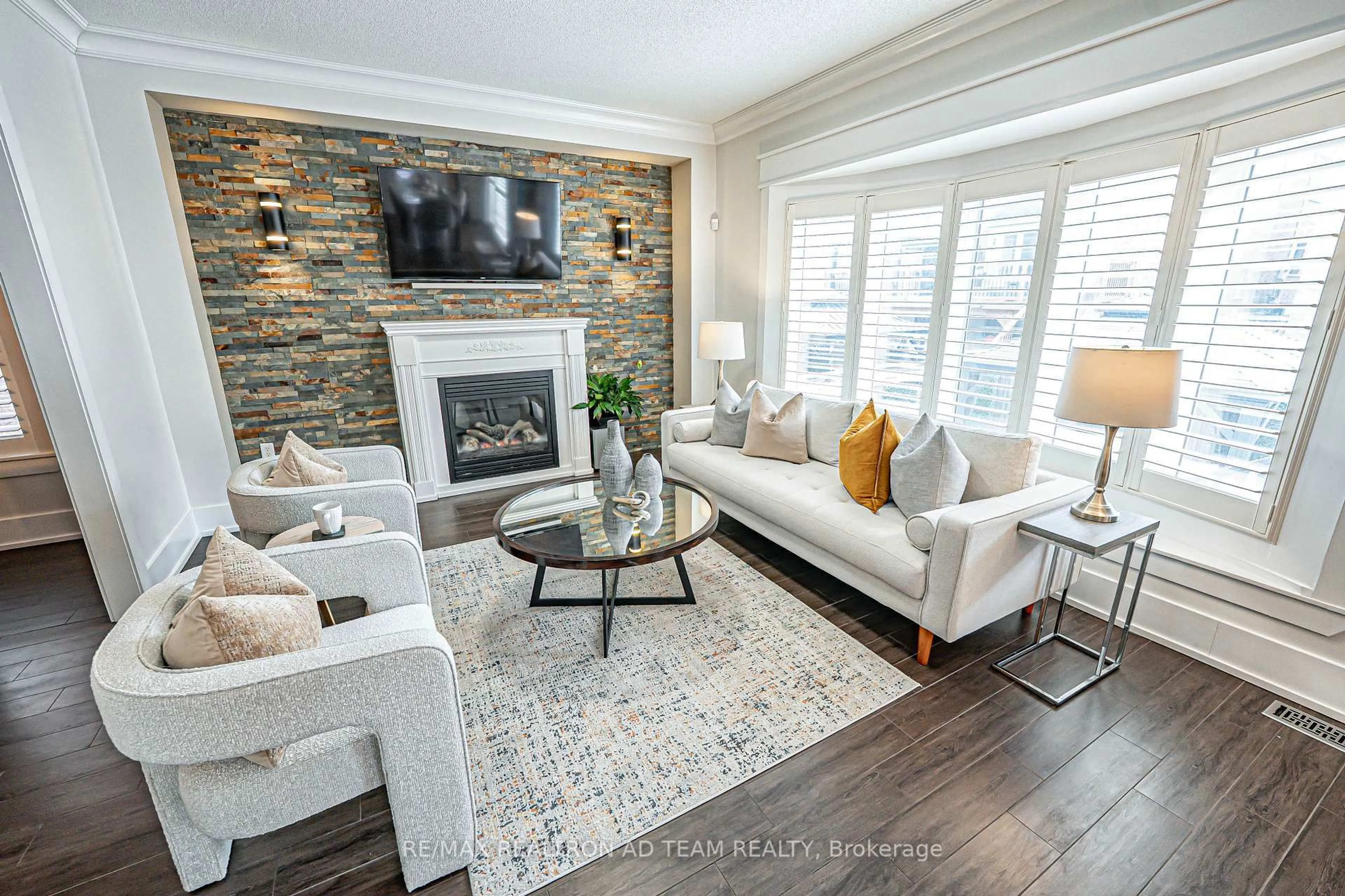 Living room with furniture, unknown for 91 Galea Dr, Ajax Ontario L1Z 0J8