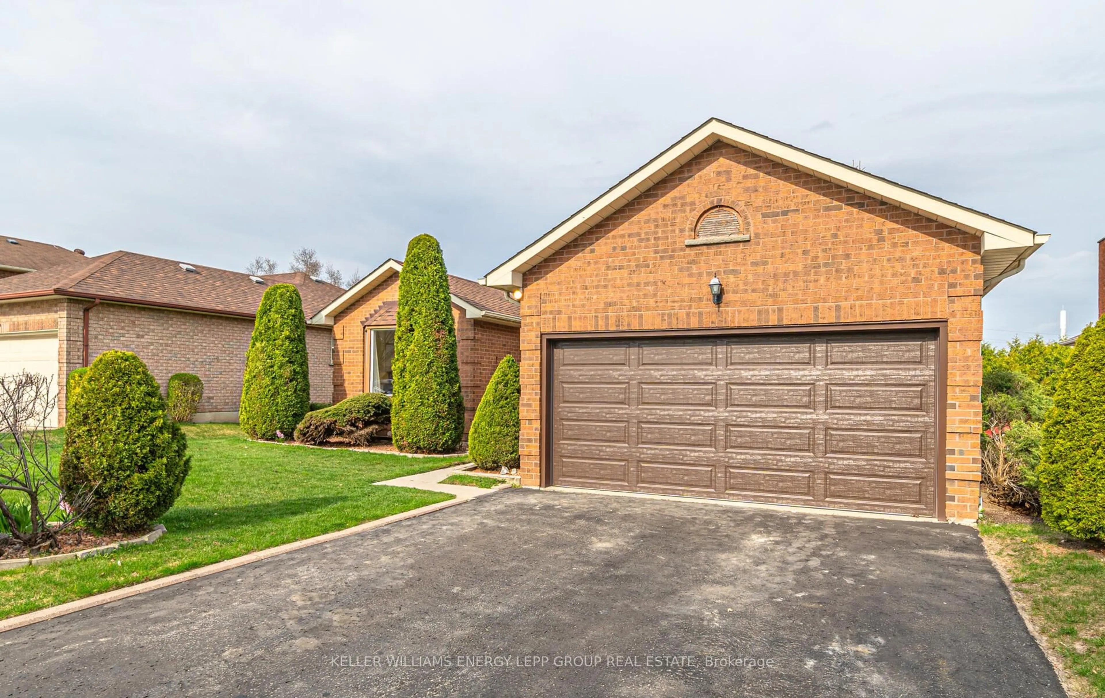 Home with brick exterior material, street for 8 Hialeah Cres, Whitby Ontario L1N 6R1