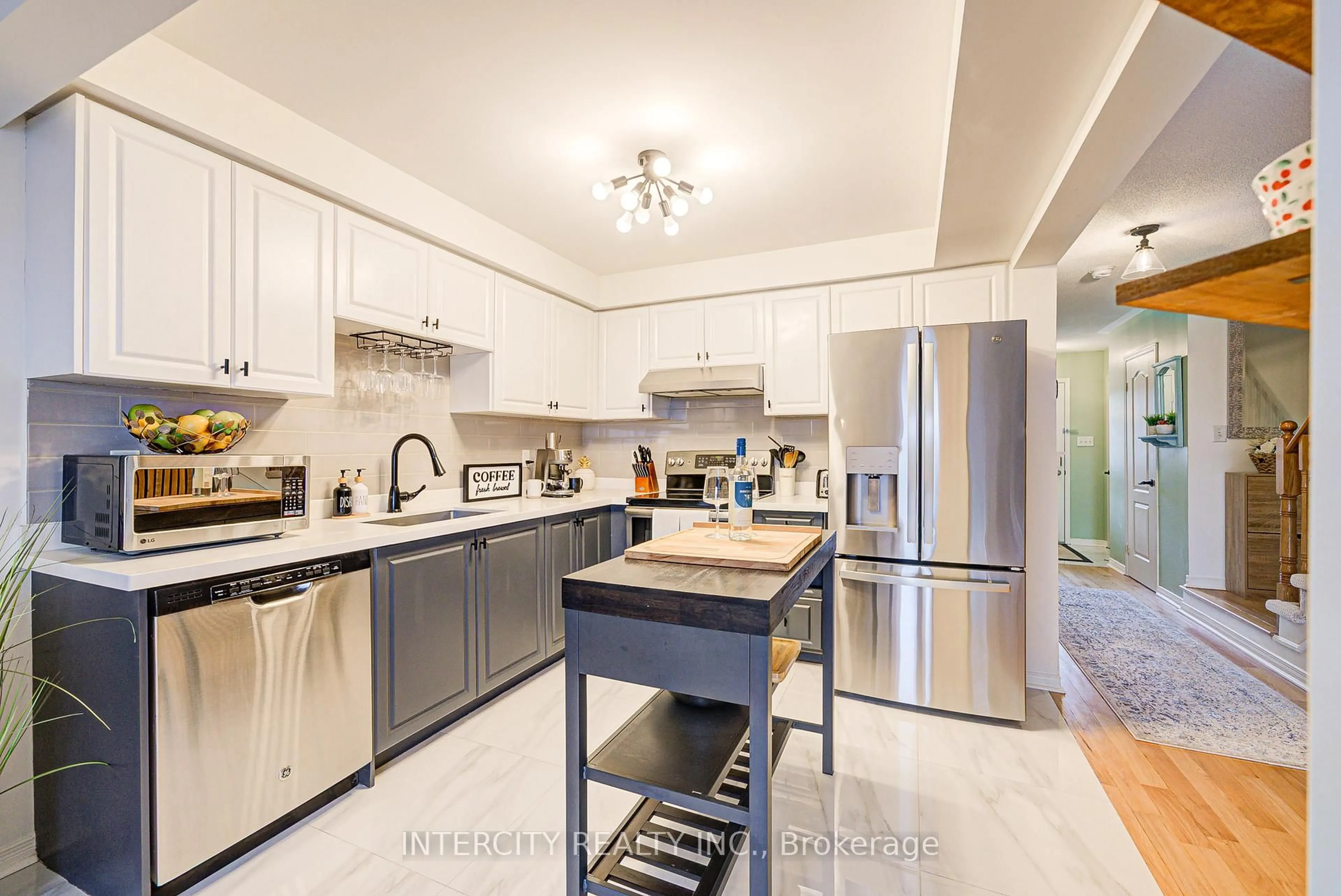 Open concept kitchen, ceramic/tile floor for 372 Sparrow Circ, Pickering Ontario L1V 7E7