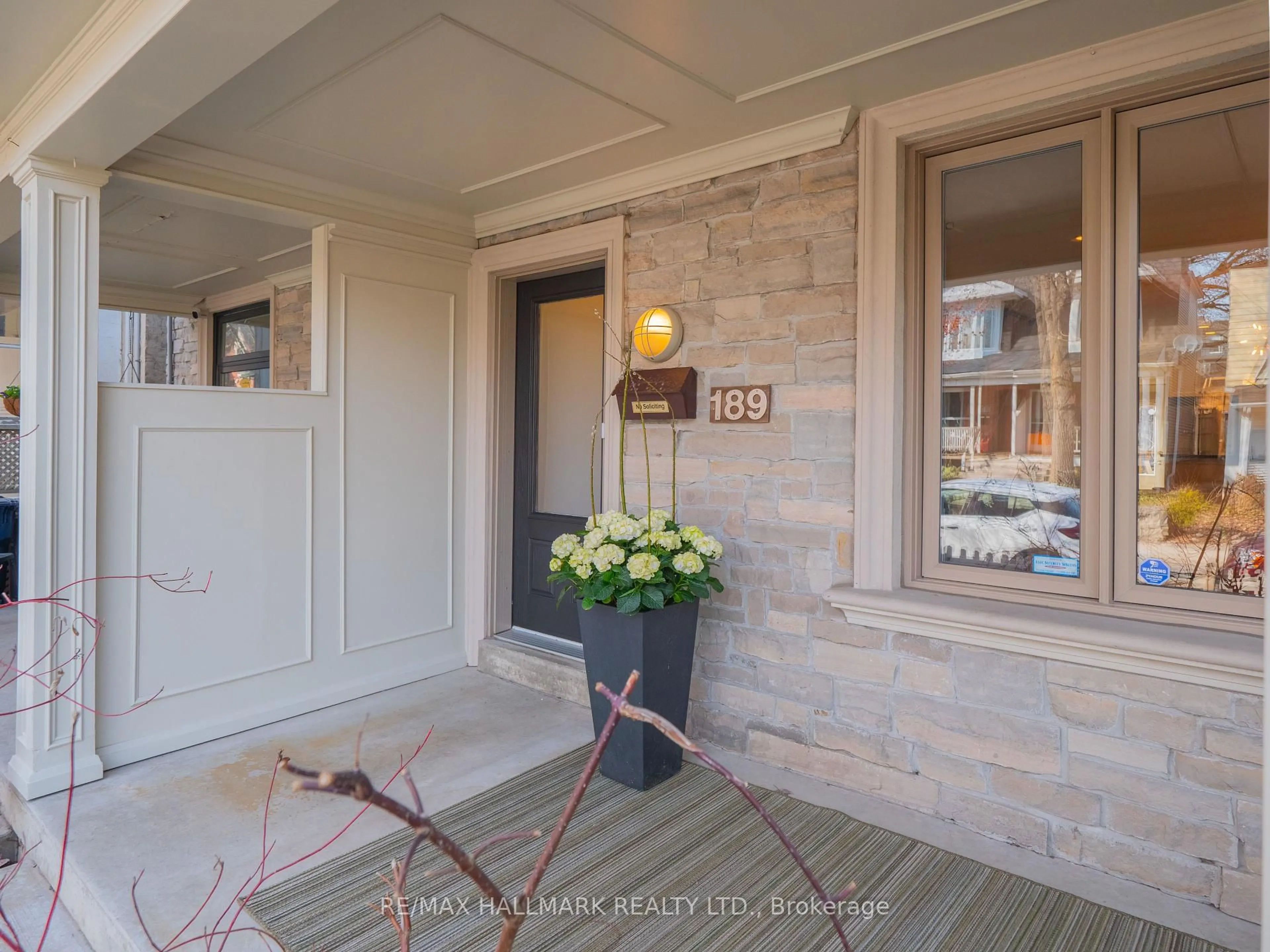 Indoor entryway for 189 Riverdale Ave, Toronto Ontario M4K 1C4