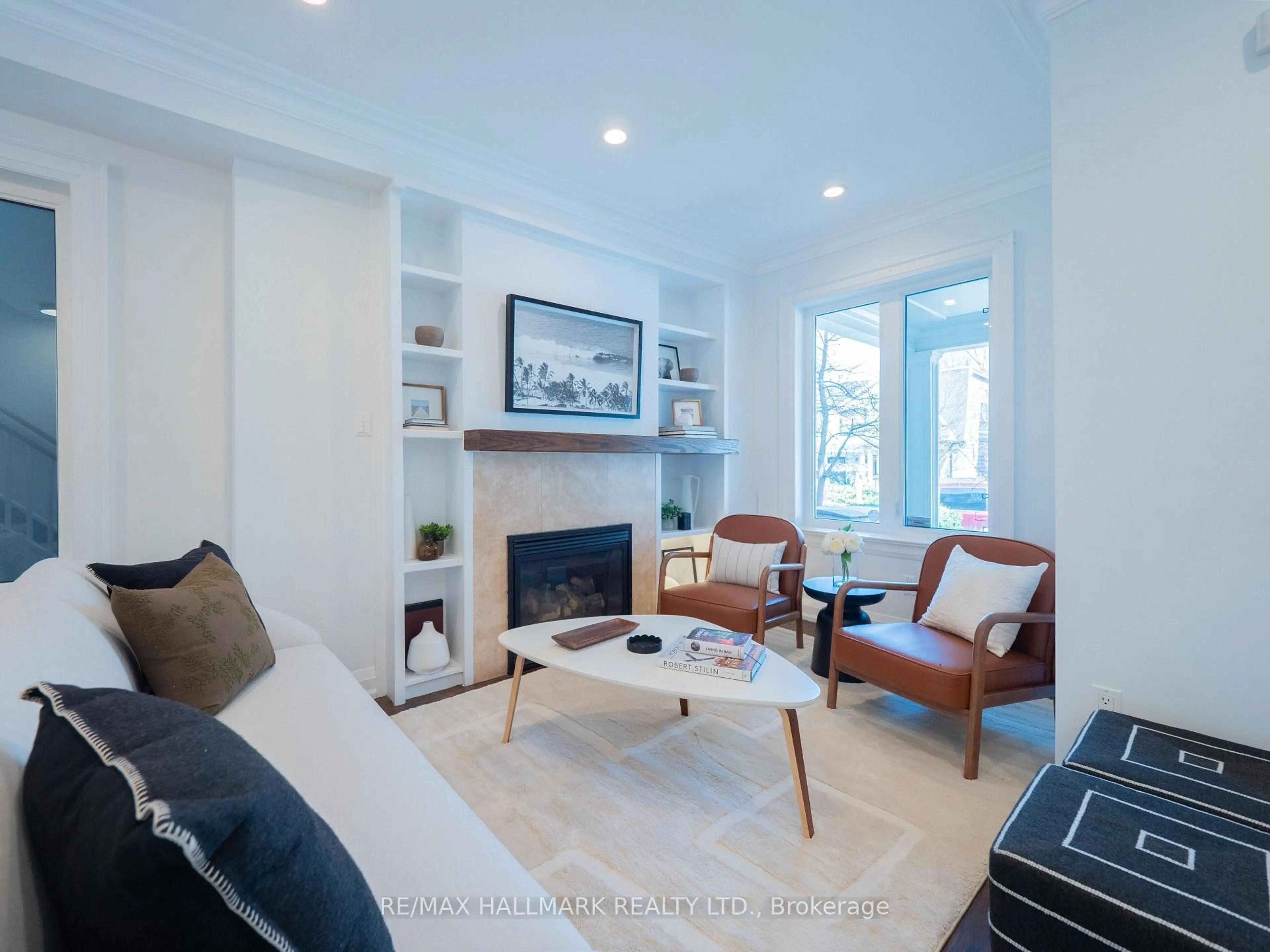Living room with furniture, unknown for 189 Riverdale Ave, Toronto Ontario M4K 1C4