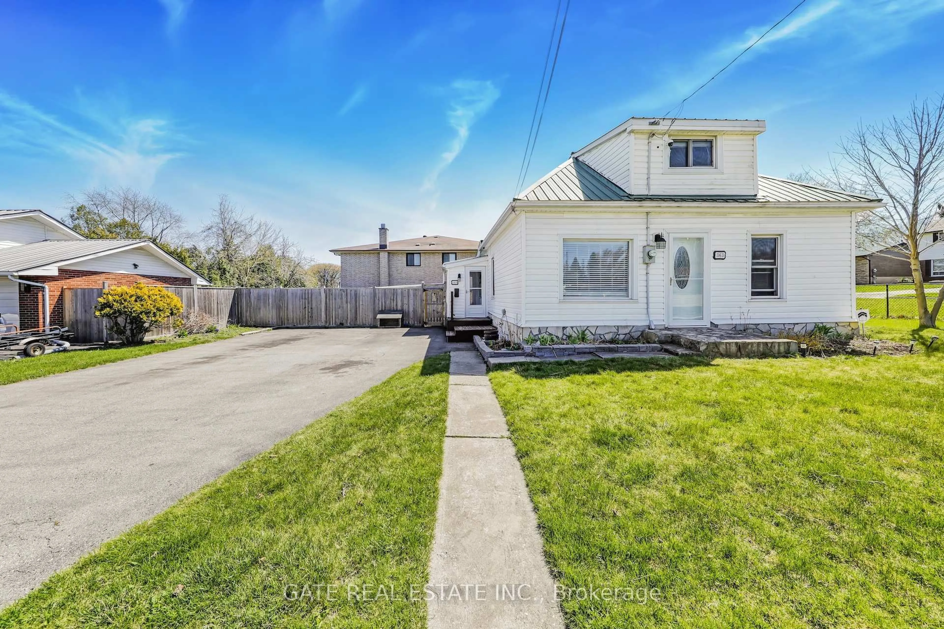 A pic from outside/outdoor area/front of a property/back of a property/a pic from drone, street for 363 Annapolis Ave, Oshawa Ontario L1J 2Y3