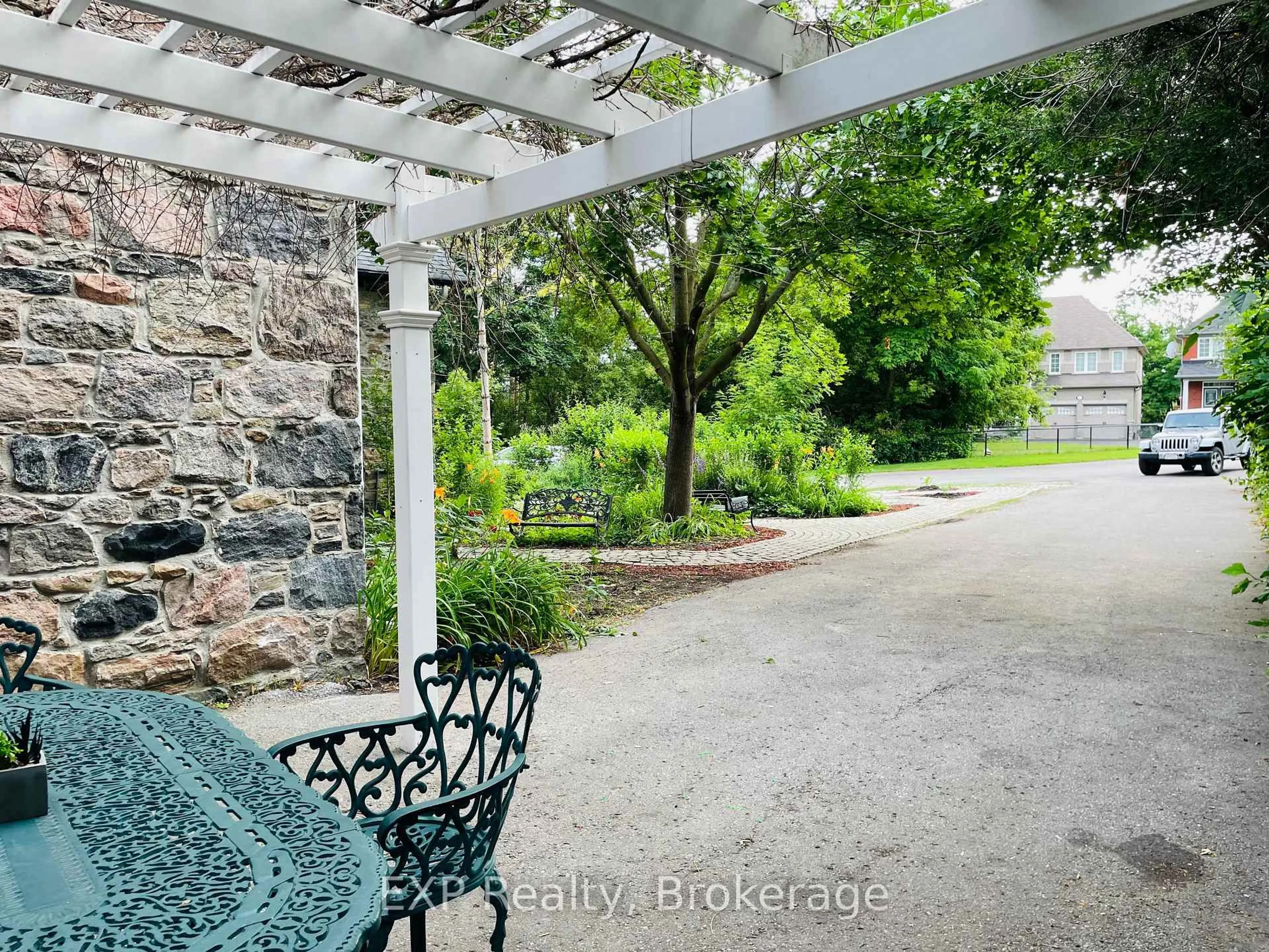 Patio, water/lake/river/ocean view for 2319 Wildwood Cres, Pickering Ontario L1X 2N1