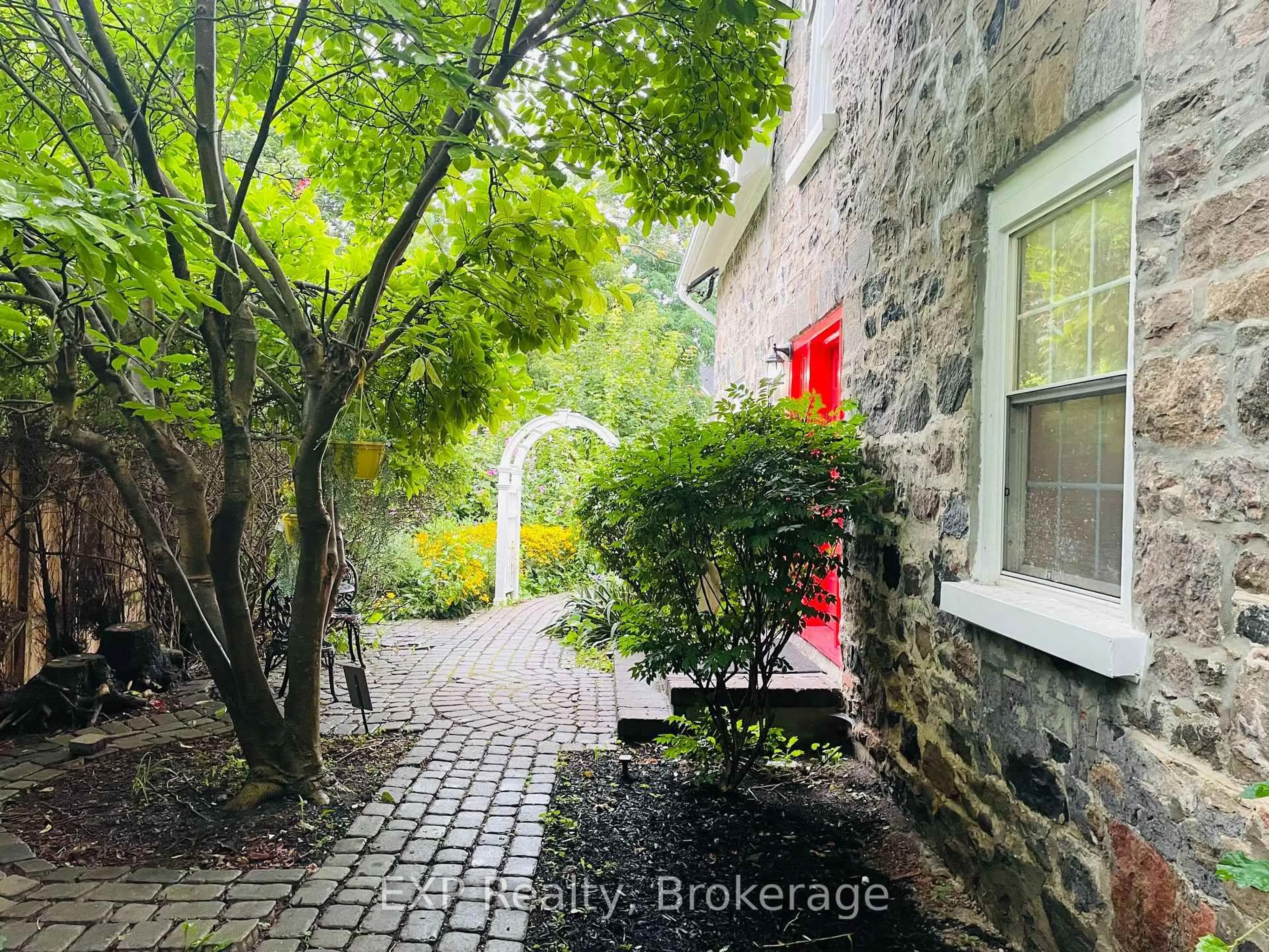 Patio, street for 2319 Wildwood Cres, Pickering Ontario L1X 2N1