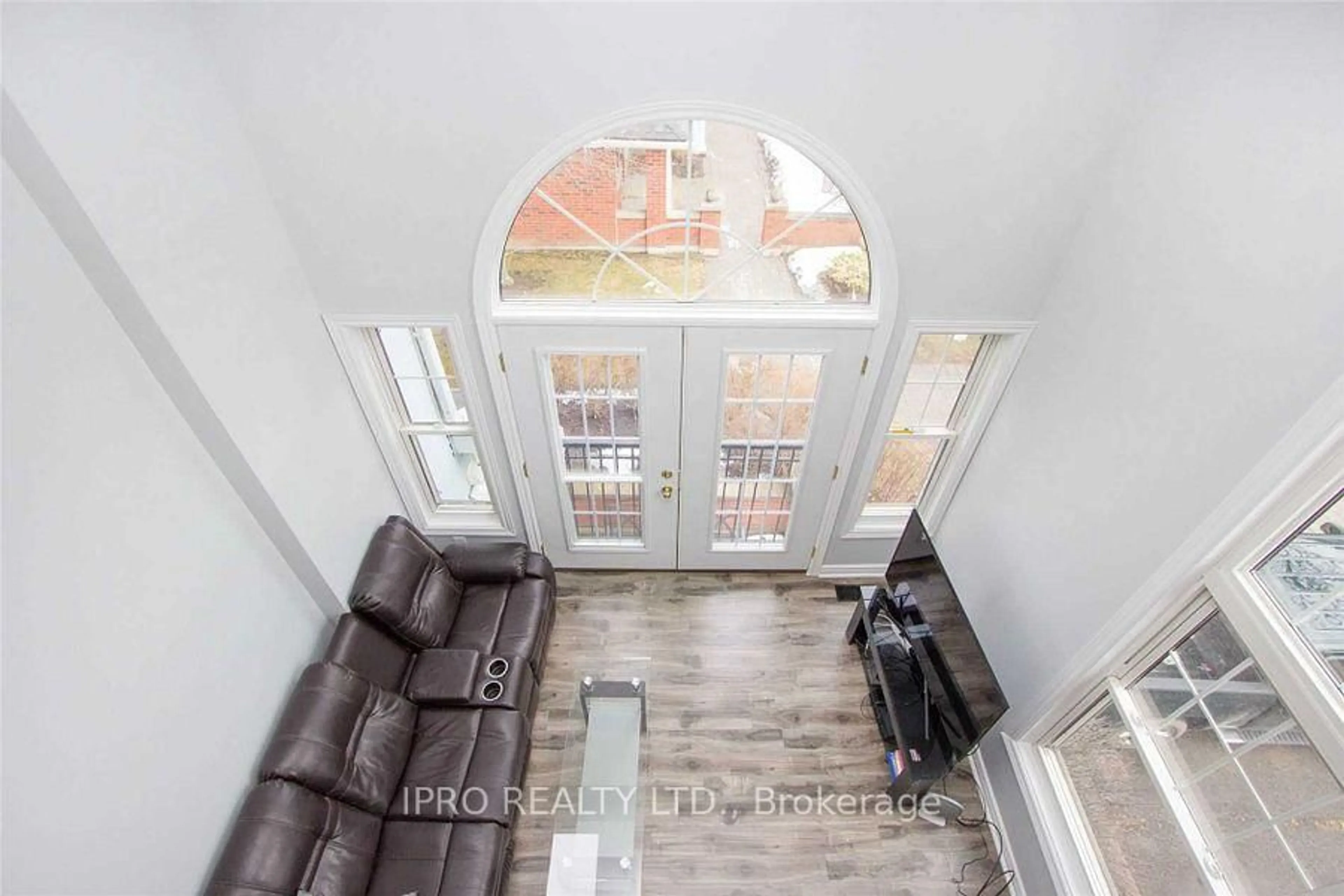 Indoor entryway for 1663 Nash Rd #D-17, Clarington Ontario L1E 1S8
