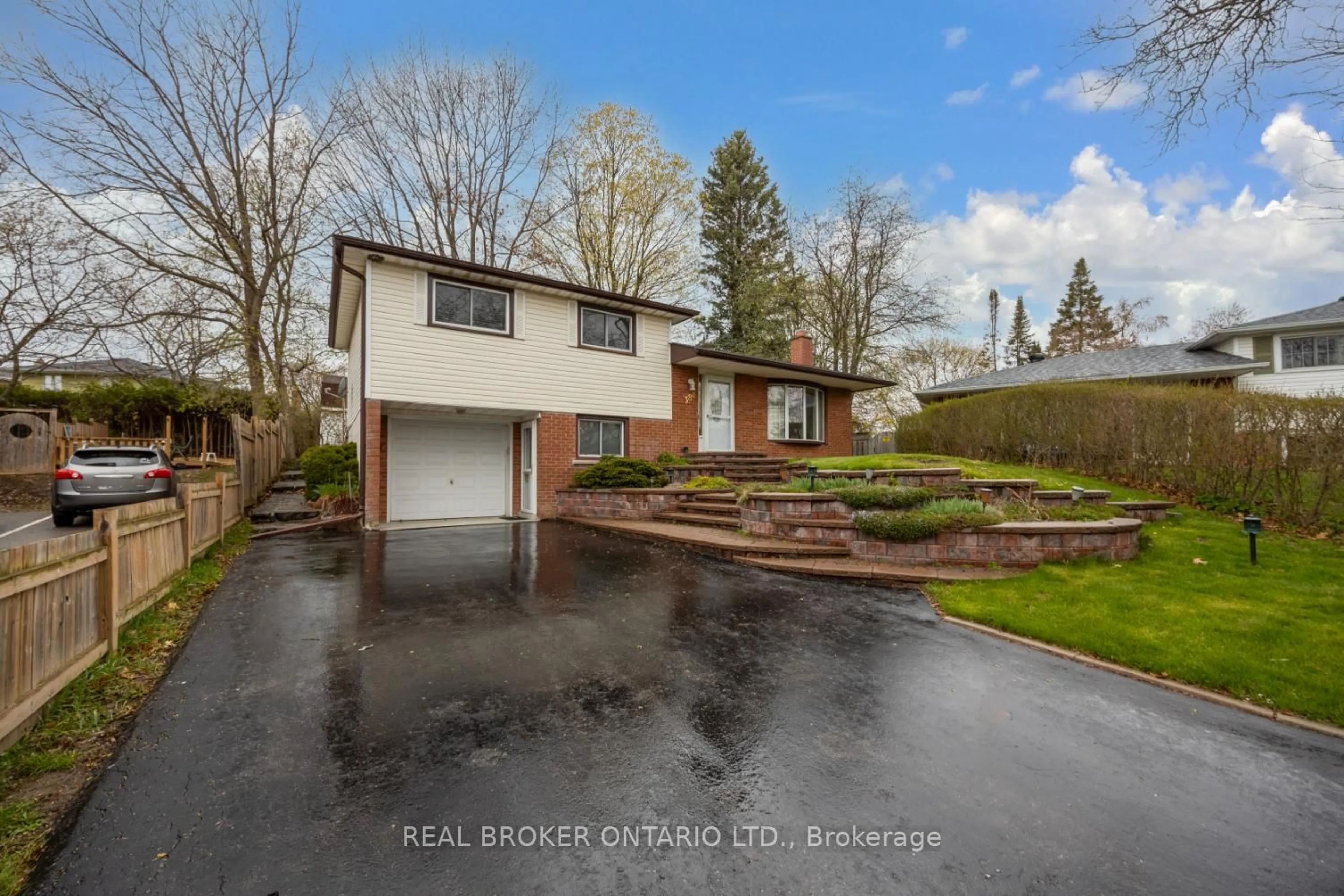A pic from outside/outdoor area/front of a property/back of a property/a pic from drone, street for 388 Marken Crt, Oshawa Ontario L1G 2K1