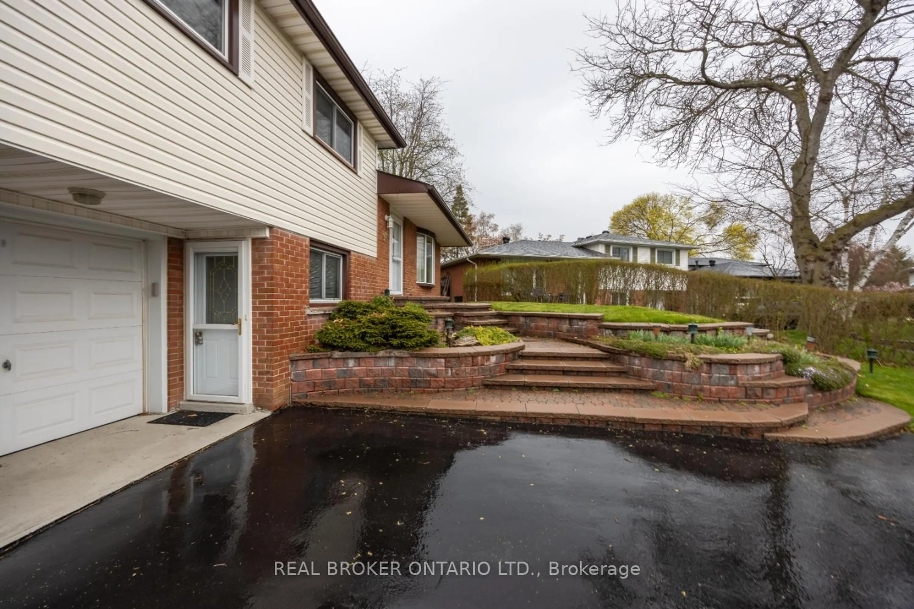 A pic from outside/outdoor area/front of a property/back of a property/a pic from drone, water/lake/river/ocean view for 388 Marken Crt, Oshawa Ontario L1G 2K1