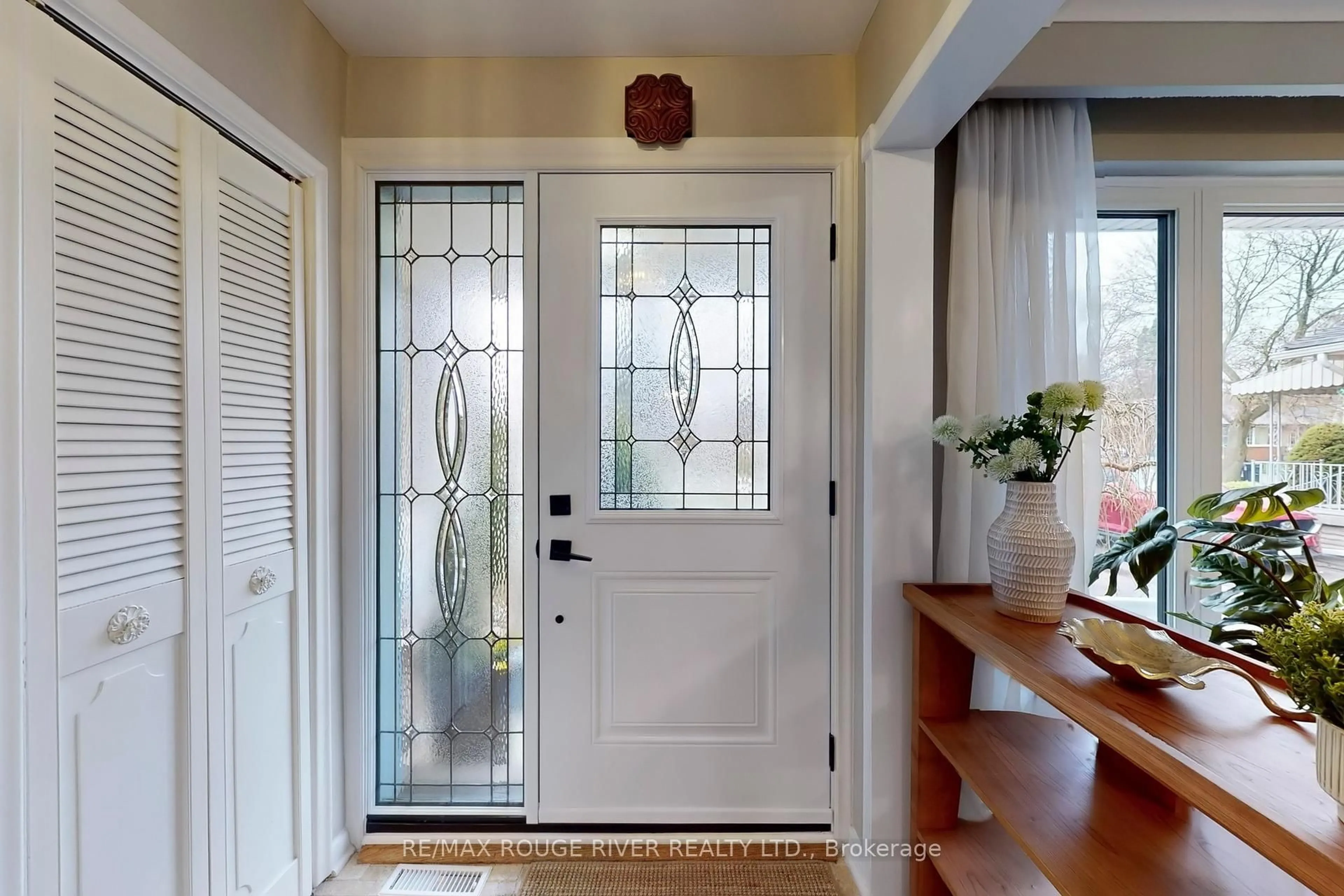 Indoor entryway for 81 Rochman Blvd, Toronto Ontario M1H 1S1