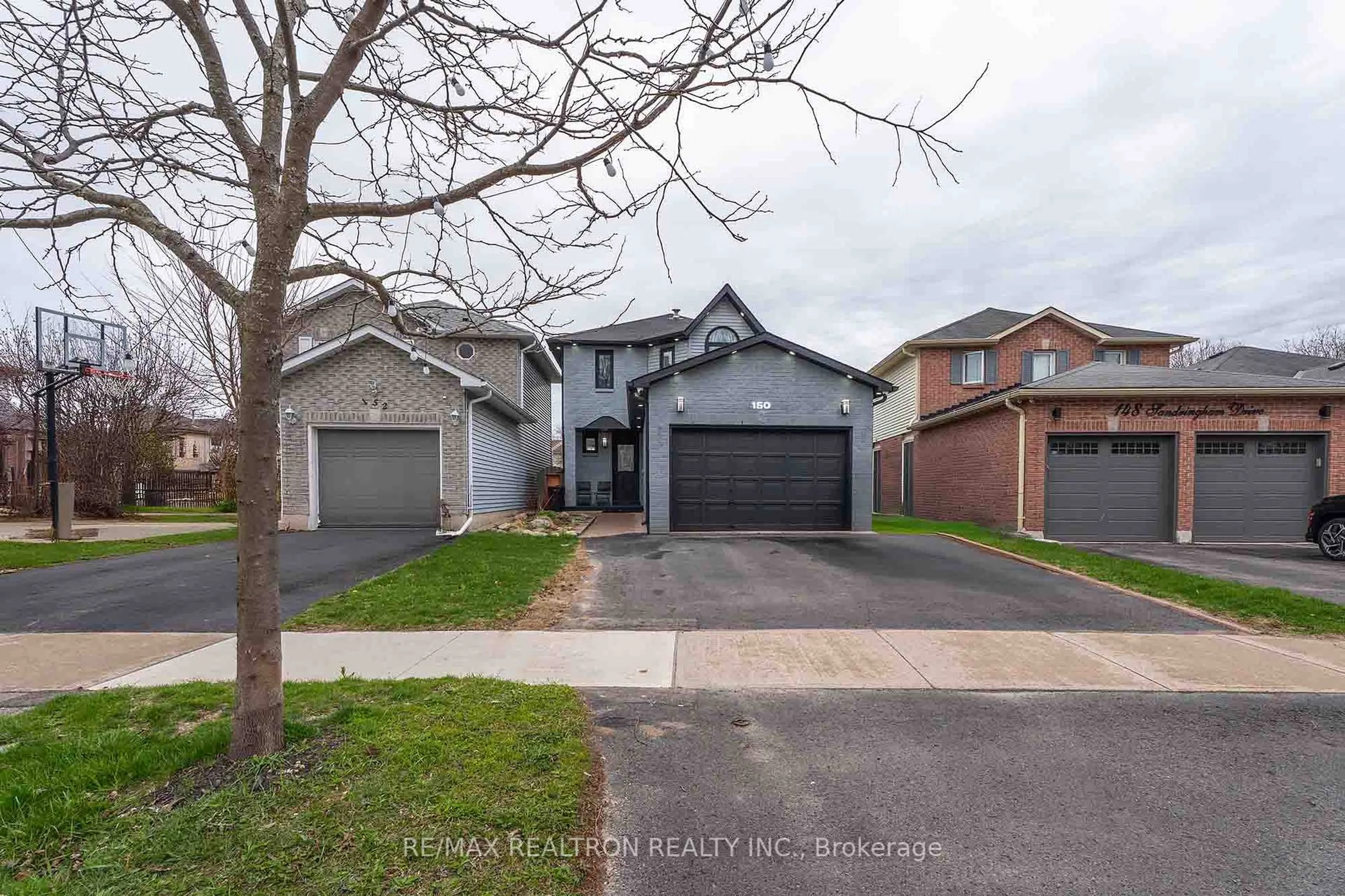 A pic from outside/outdoor area/front of a property/back of a property/a pic from drone, street for 150 Sandringham Dr, Clarington Ontario L1E 2G6