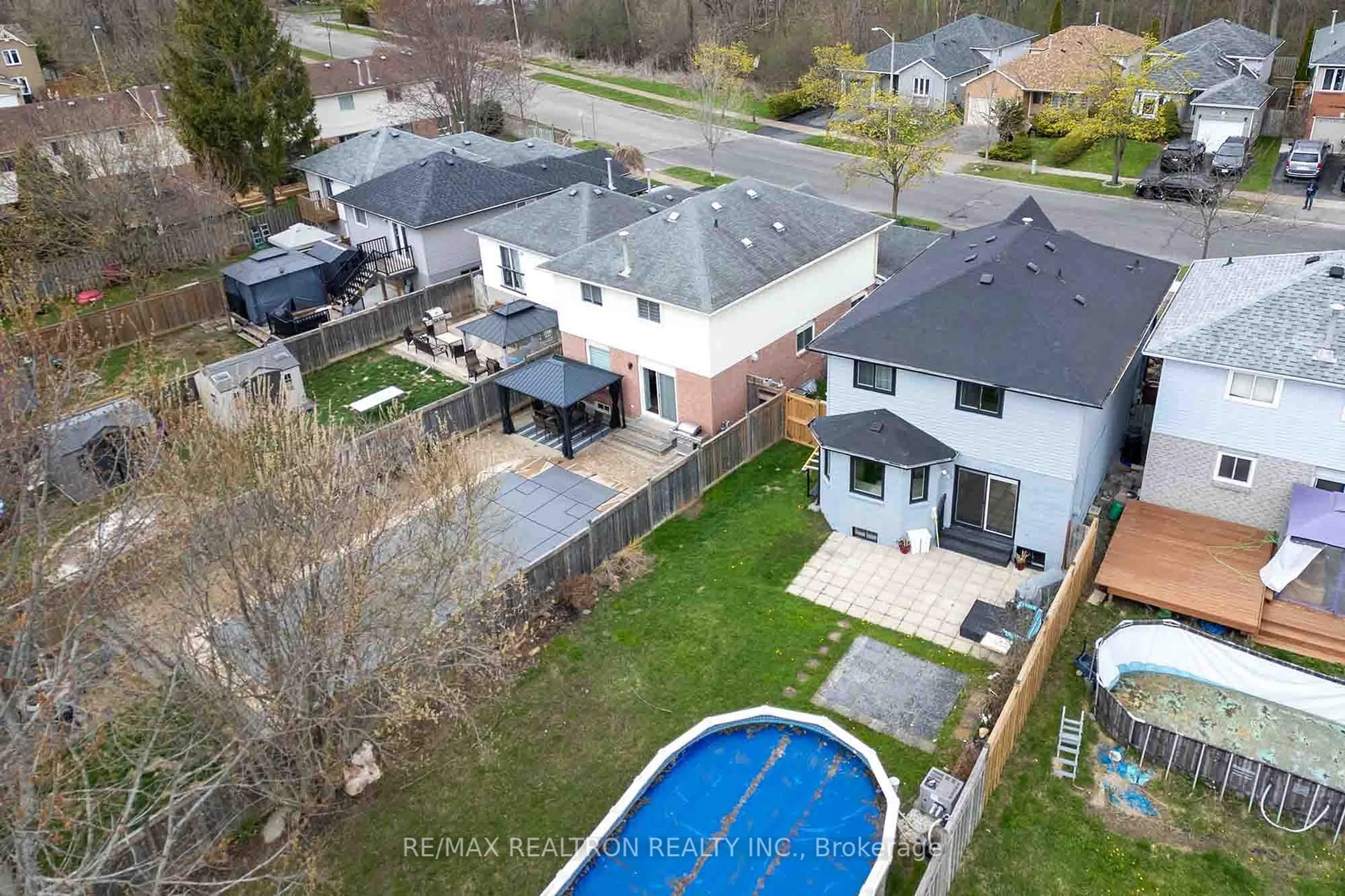 A pic from outside/outdoor area/front of a property/back of a property/a pic from drone, street for 150 Sandringham Dr, Clarington Ontario L1E 2G6