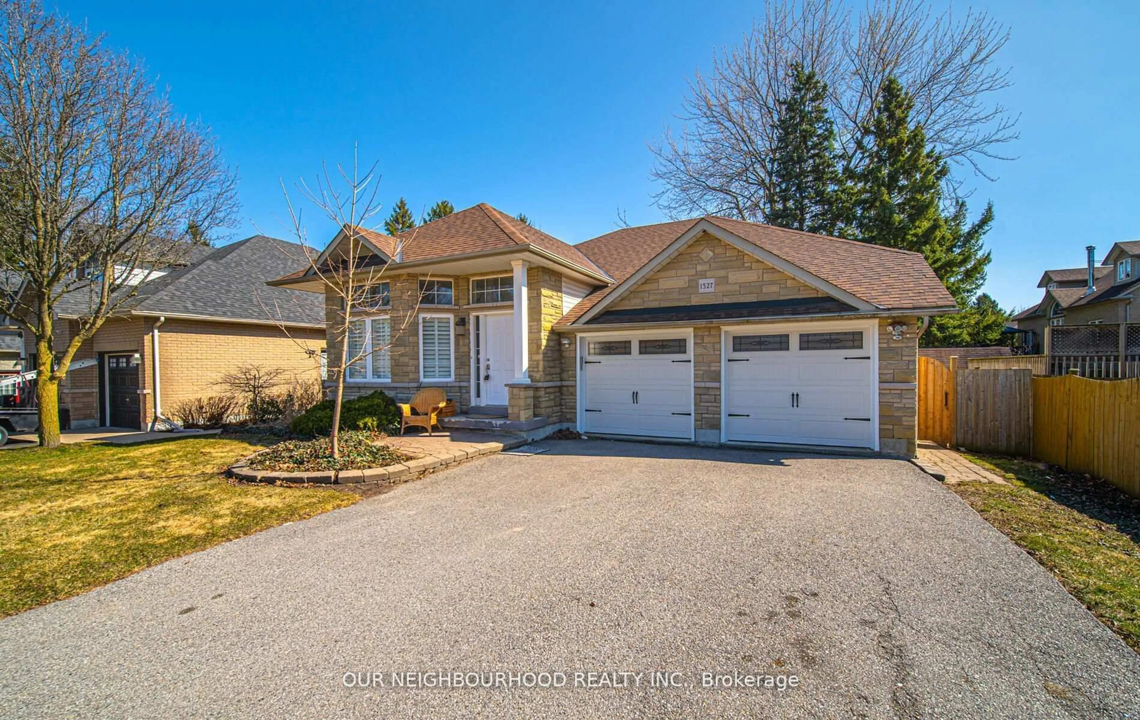 Home with brick exterior material, street for 1527 Nash Rd, Clarington Ontario L1E 2K8