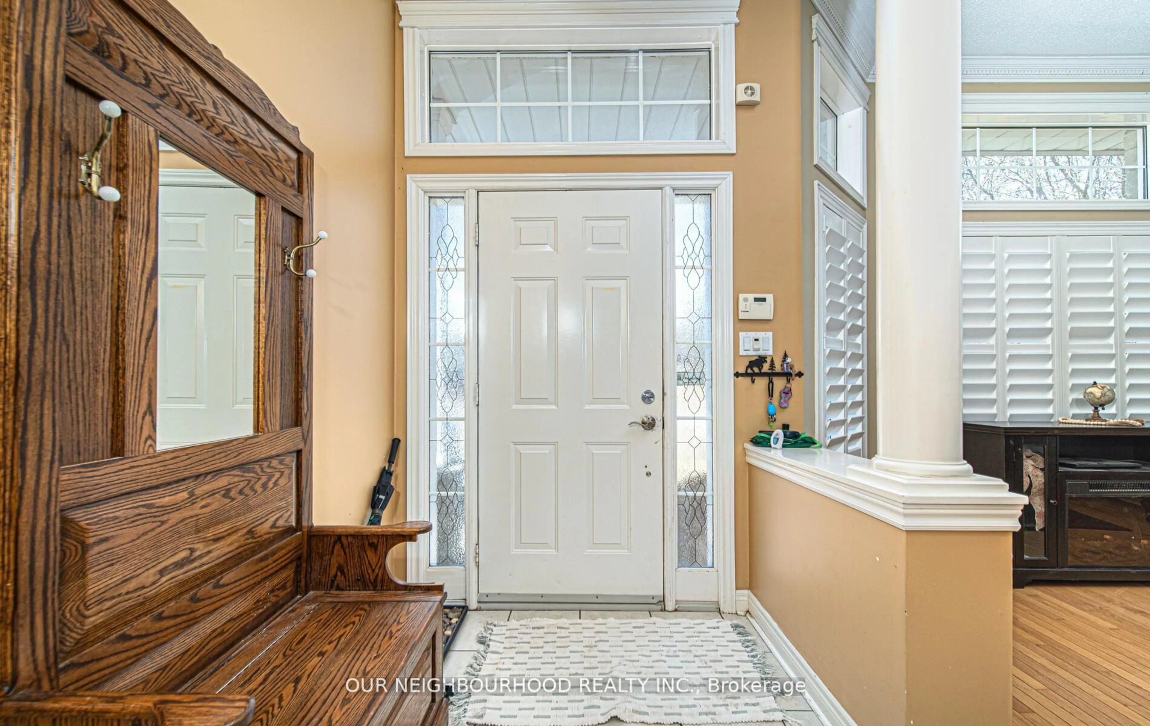 Indoor entryway for 1527 Nash Rd, Clarington Ontario L1E 2K8