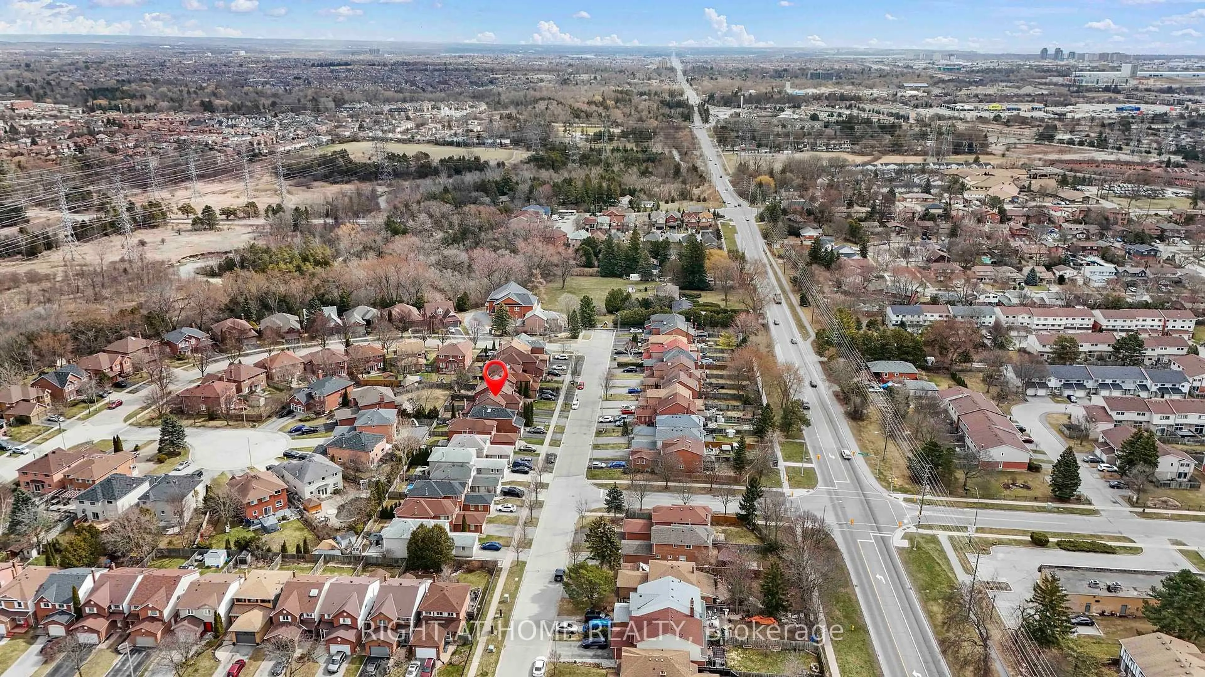 A pic from outside/outdoor area/front of a property/back of a property/a pic from drone, street for 2528 Parkdale St, Pickering Ontario L1X 2P4