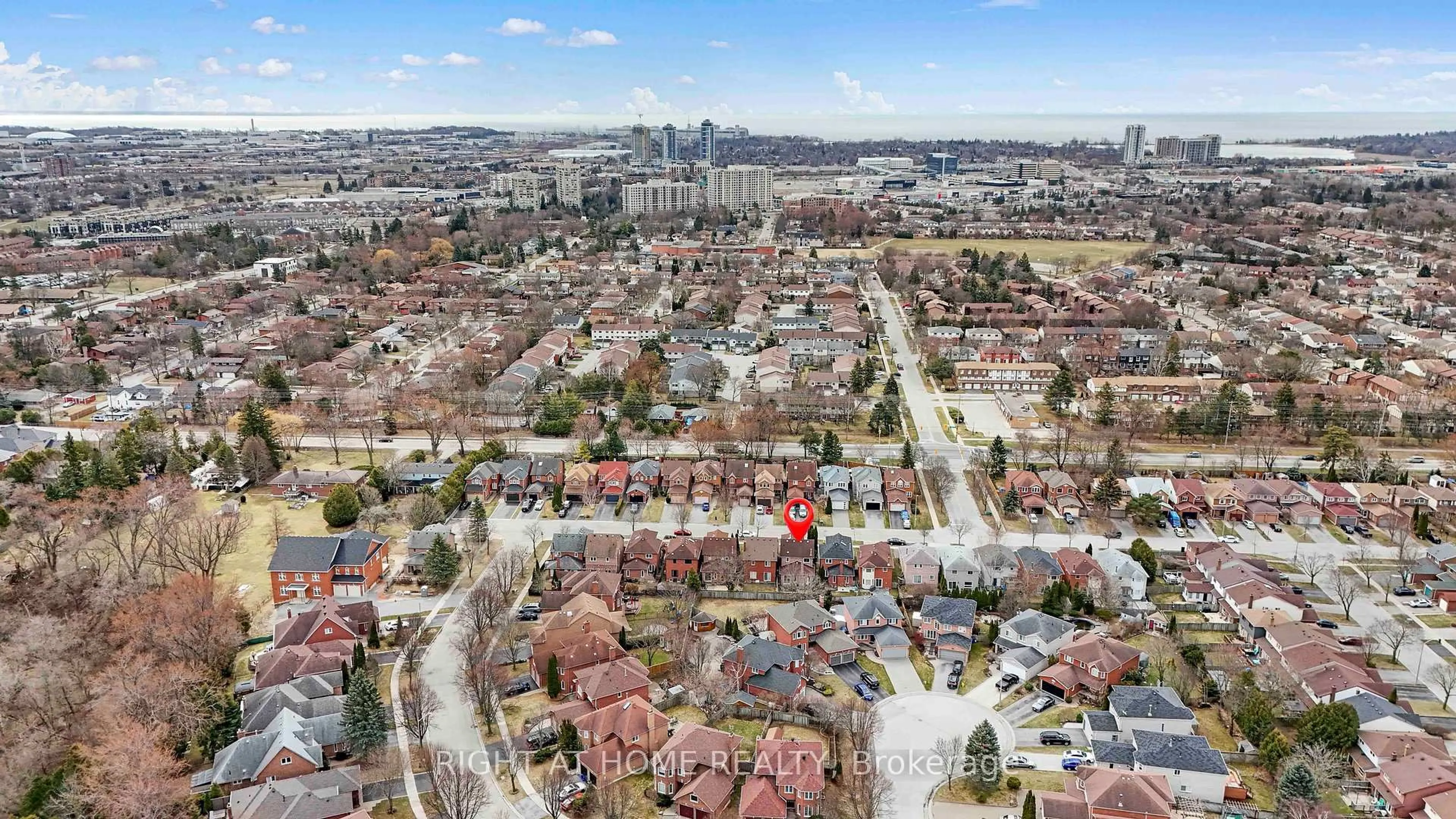 A pic from outside/outdoor area/front of a property/back of a property/a pic from drone, city buildings view from balcony for 2528 Parkdale St, Pickering Ontario L1X 2P4