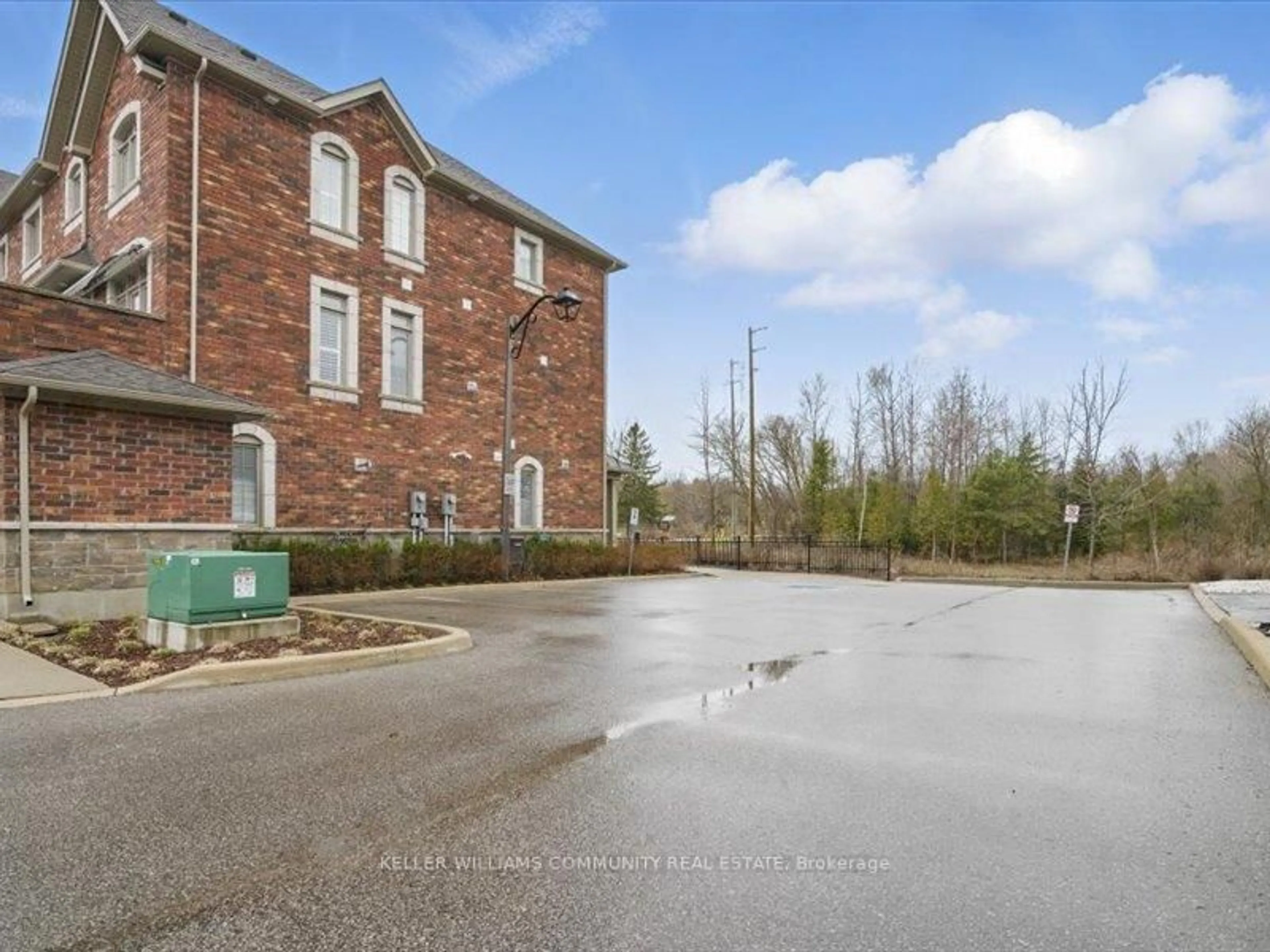 A pic from outside/outdoor area/front of a property/back of a property/a pic from drone, street for 35 Hanning Crt #2, Clarington Ontario L1C 4R3