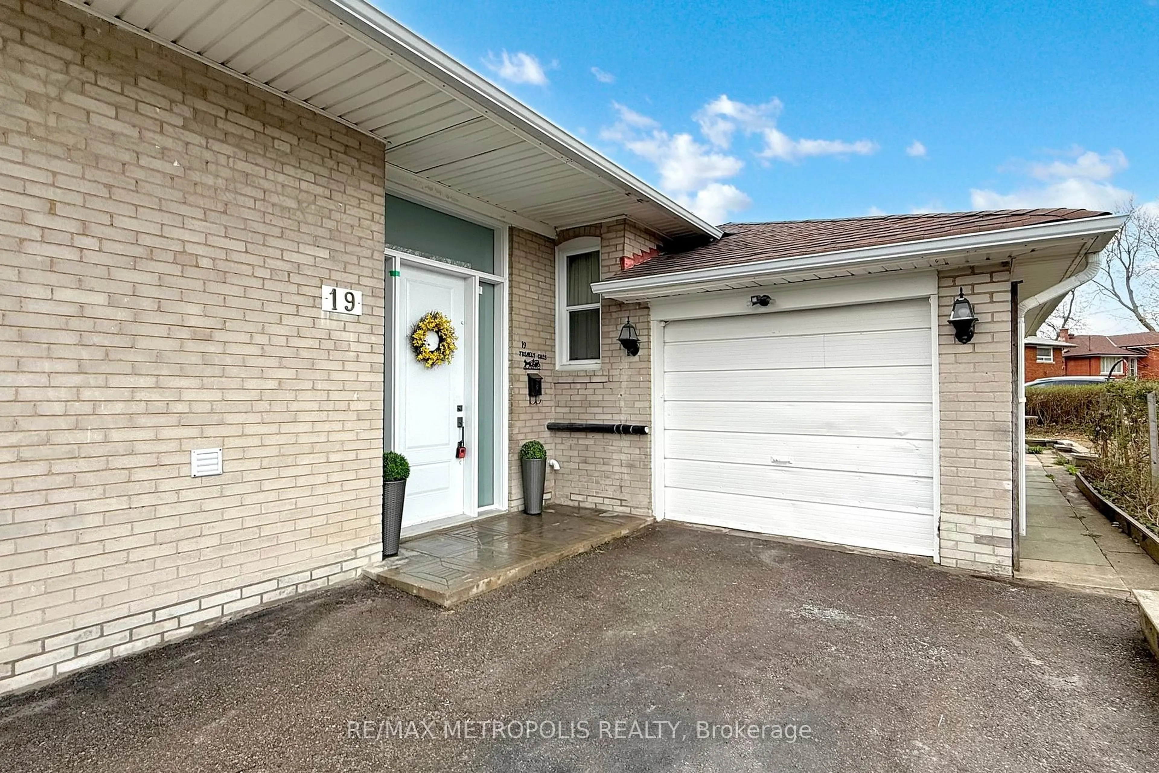 Unknown for 19 Tremely Cres, Toronto Ontario M1K 3Y6