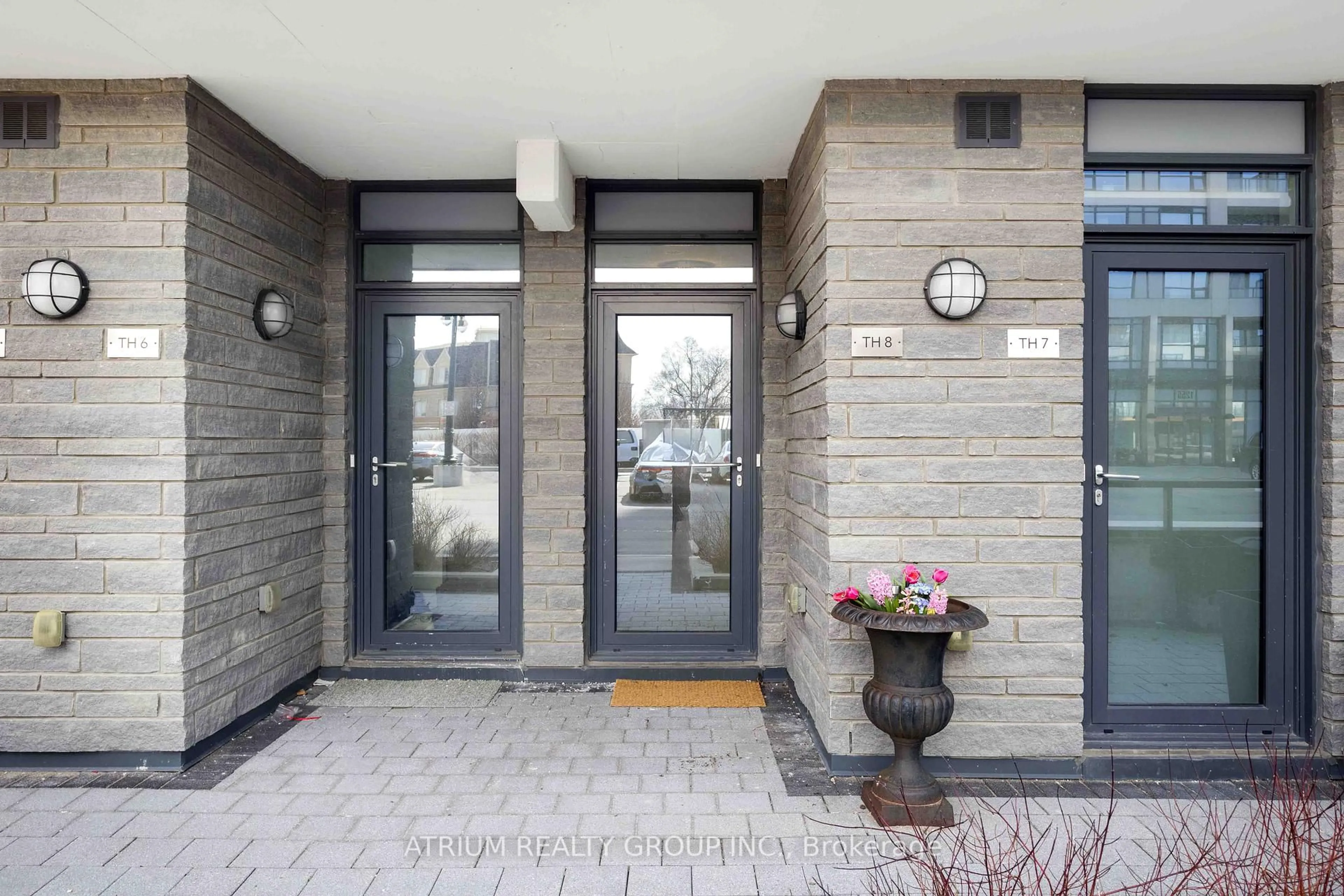Indoor entryway for 1245 Bayly St #Th 8, Pickering Ontario L1W 0B5