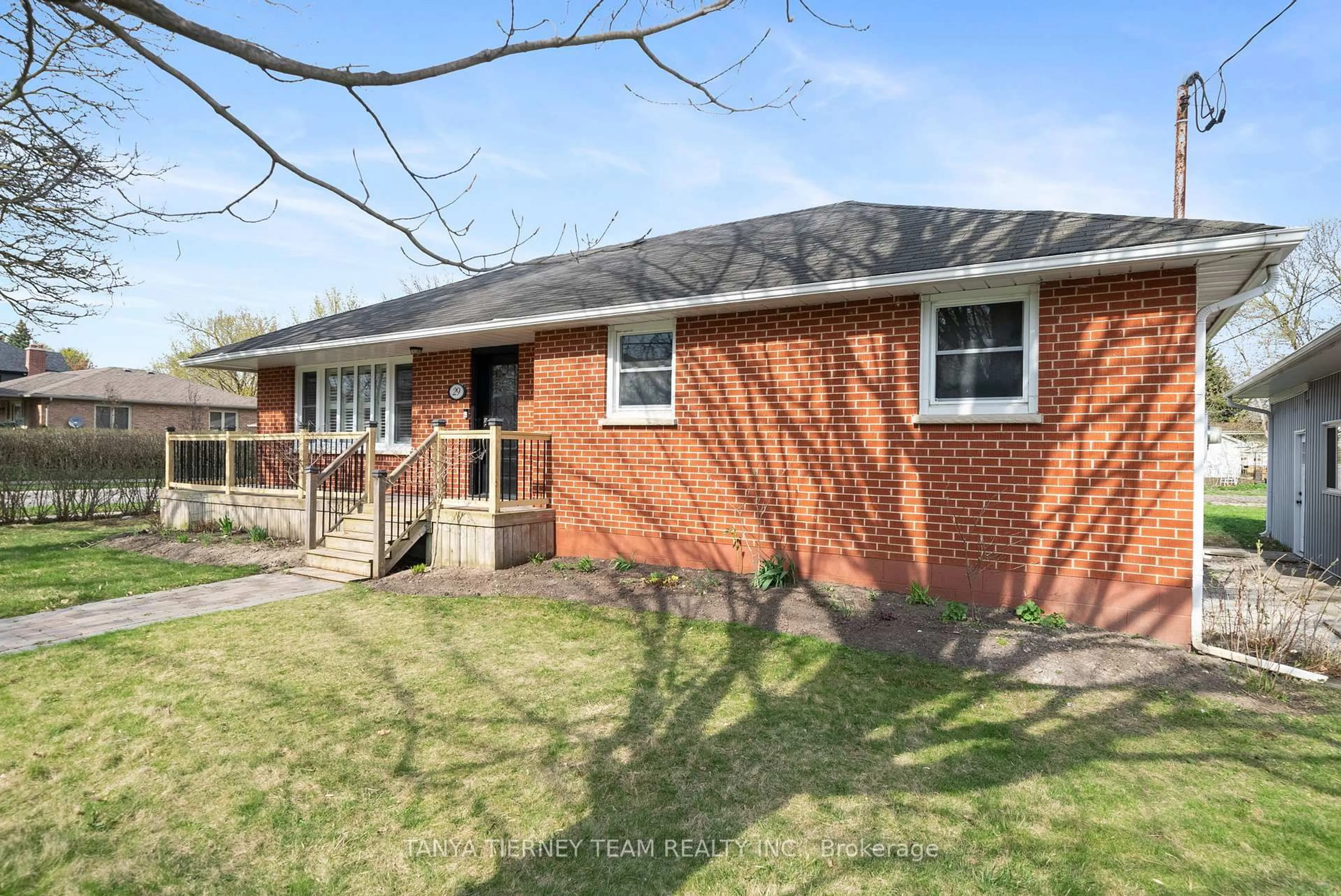Home with brick exterior material, street for 29 Queen St, Whitby Ontario L1M 1C5