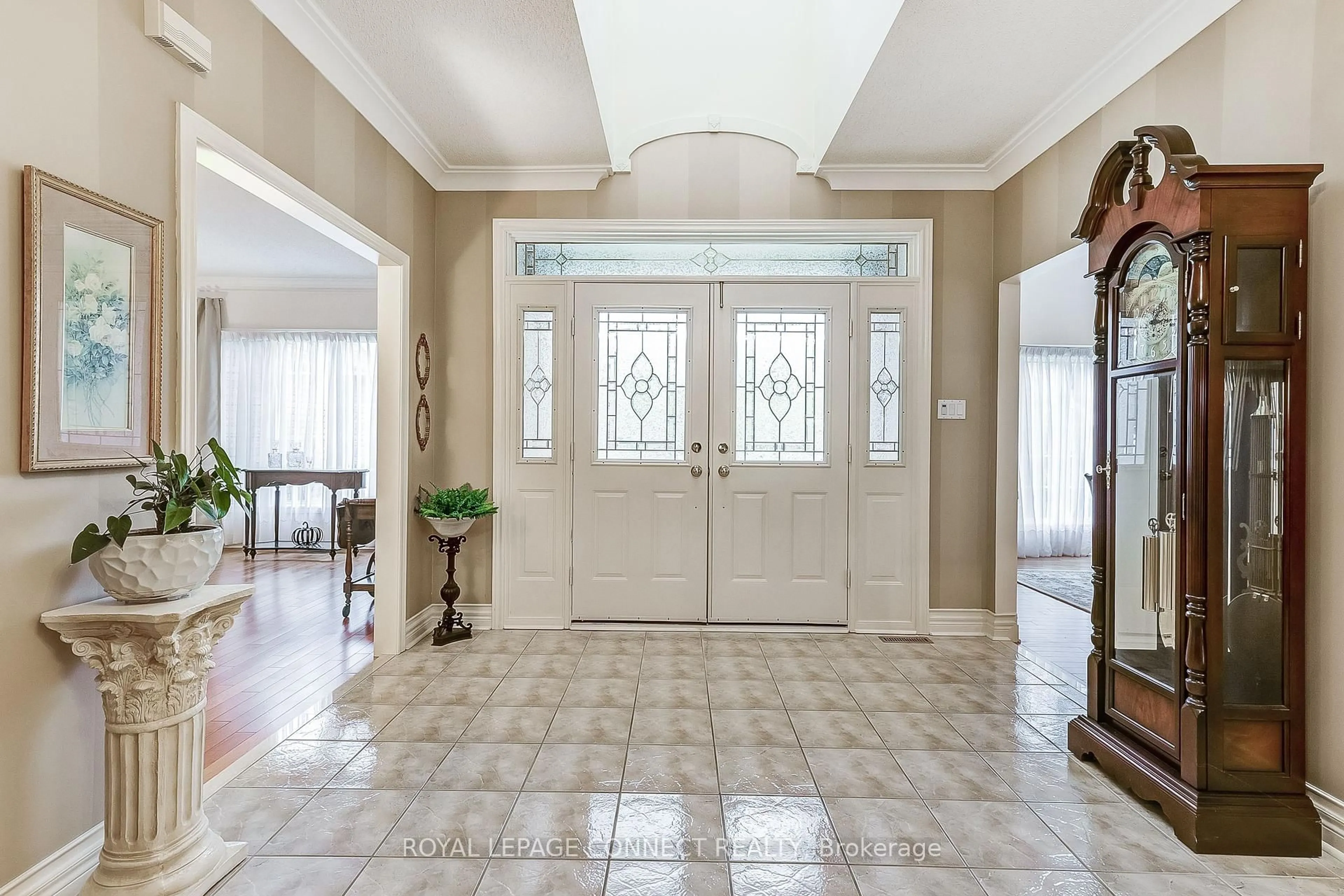 Indoor foyer for 58 Brimwood Crt, Pickering Ontario L1V 6L1