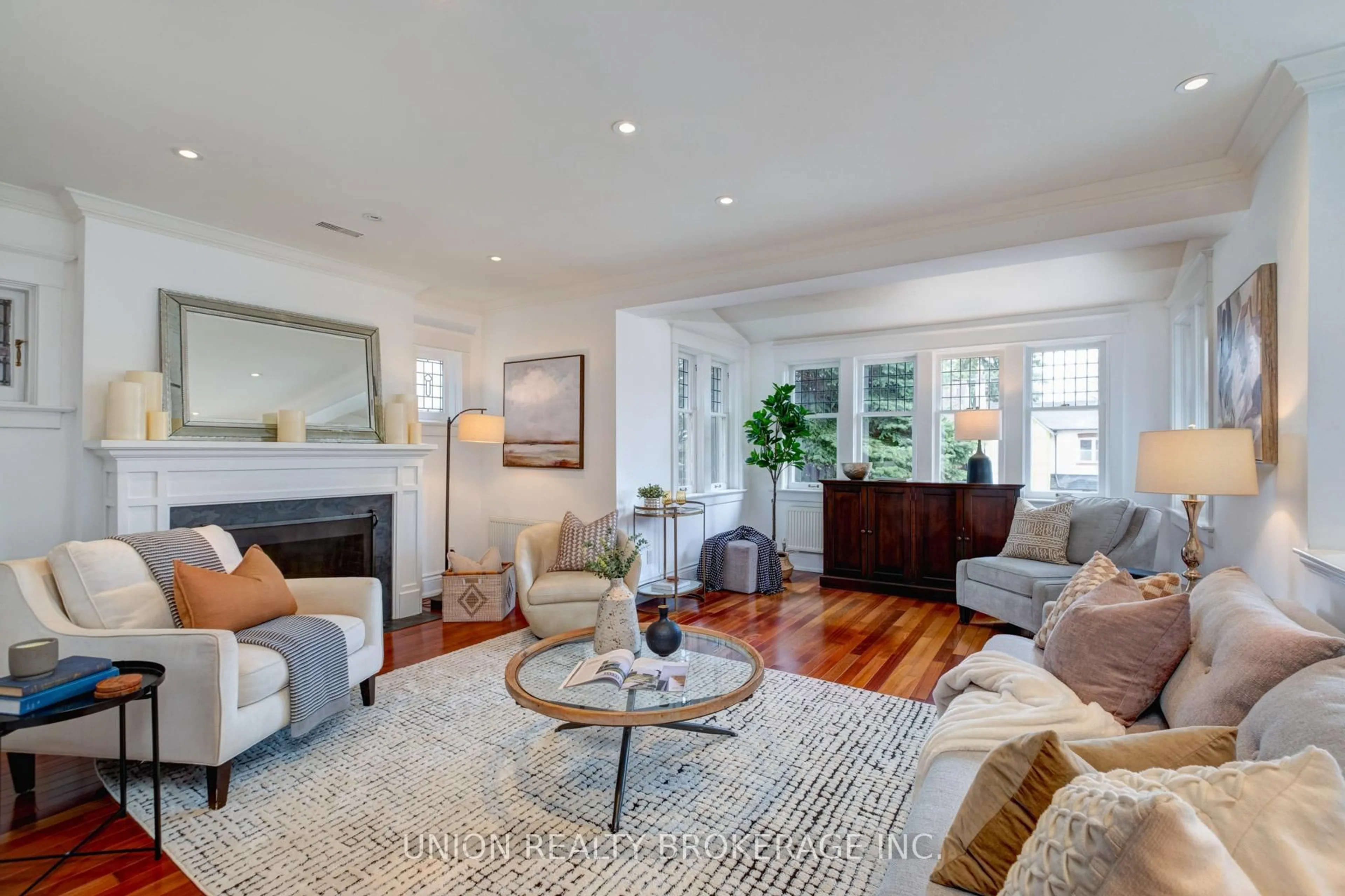 Living room with furniture, unknown for 28 Cavendish St, Toronto Ontario M4E 1P1