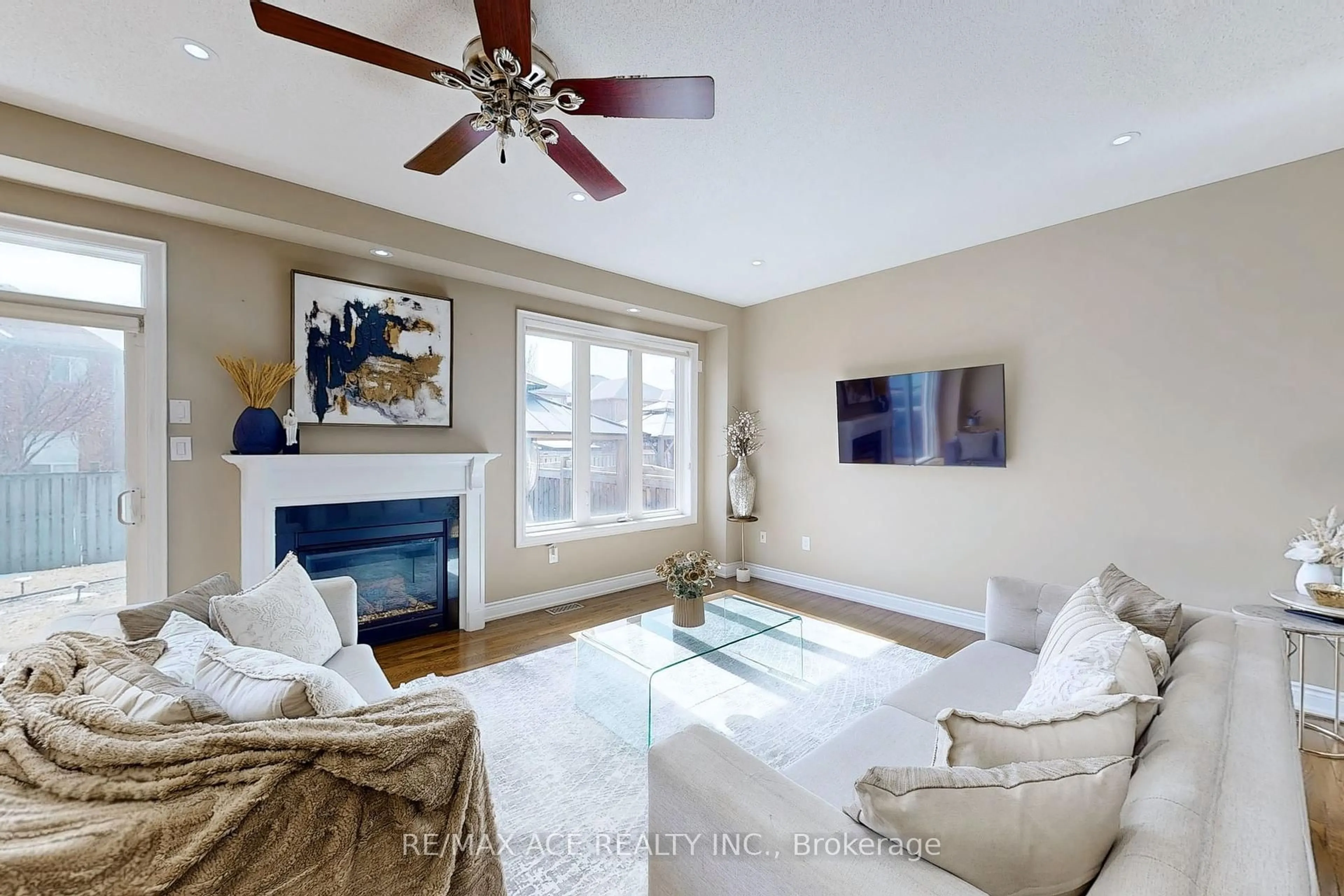 Living room with furniture, unknown for 5 Beverton Cres, Ajax Ontario L1T 0L8