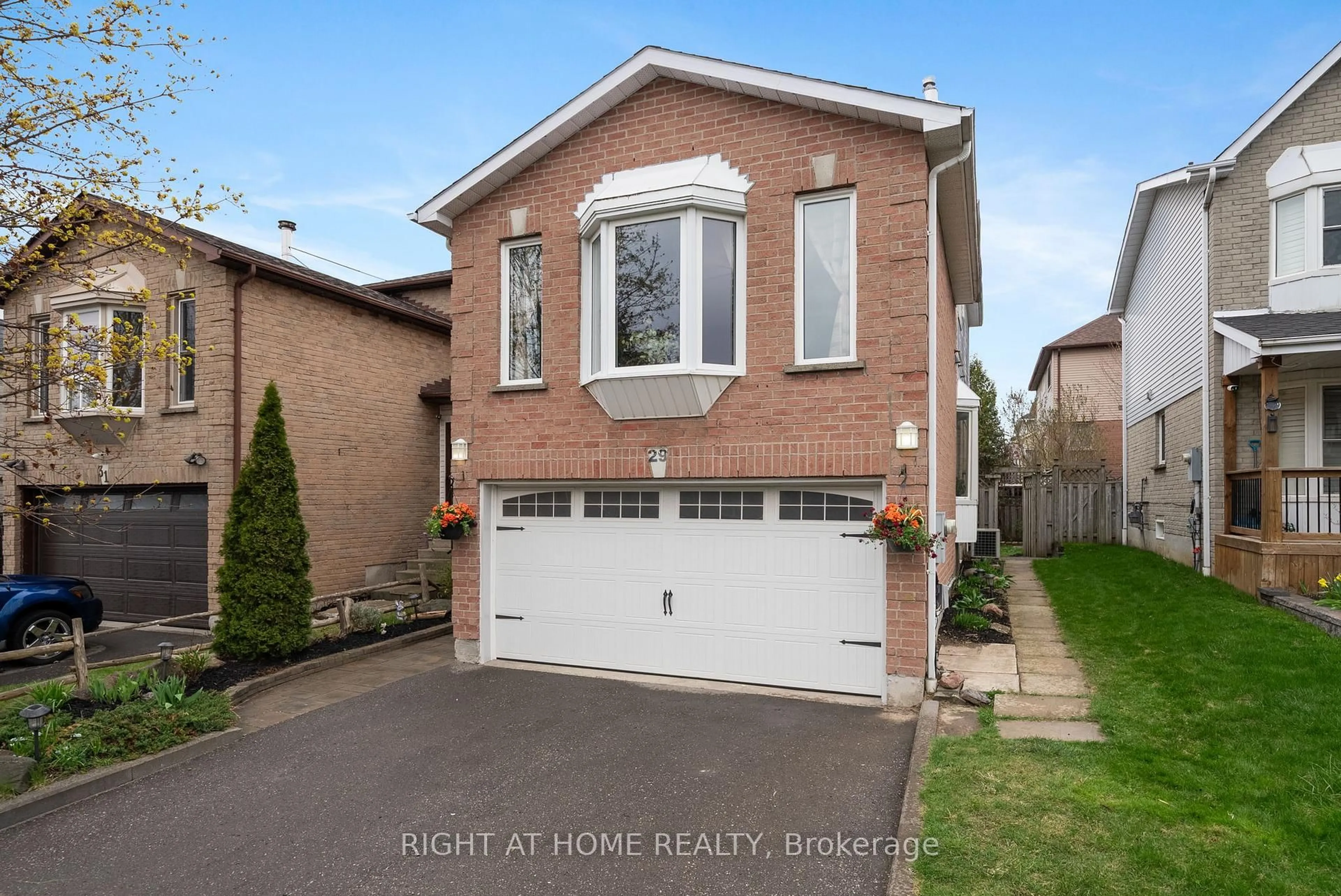 Home with brick exterior material, street for 29 Fairmeadow Pl, Whitby Ontario L1N 8W6