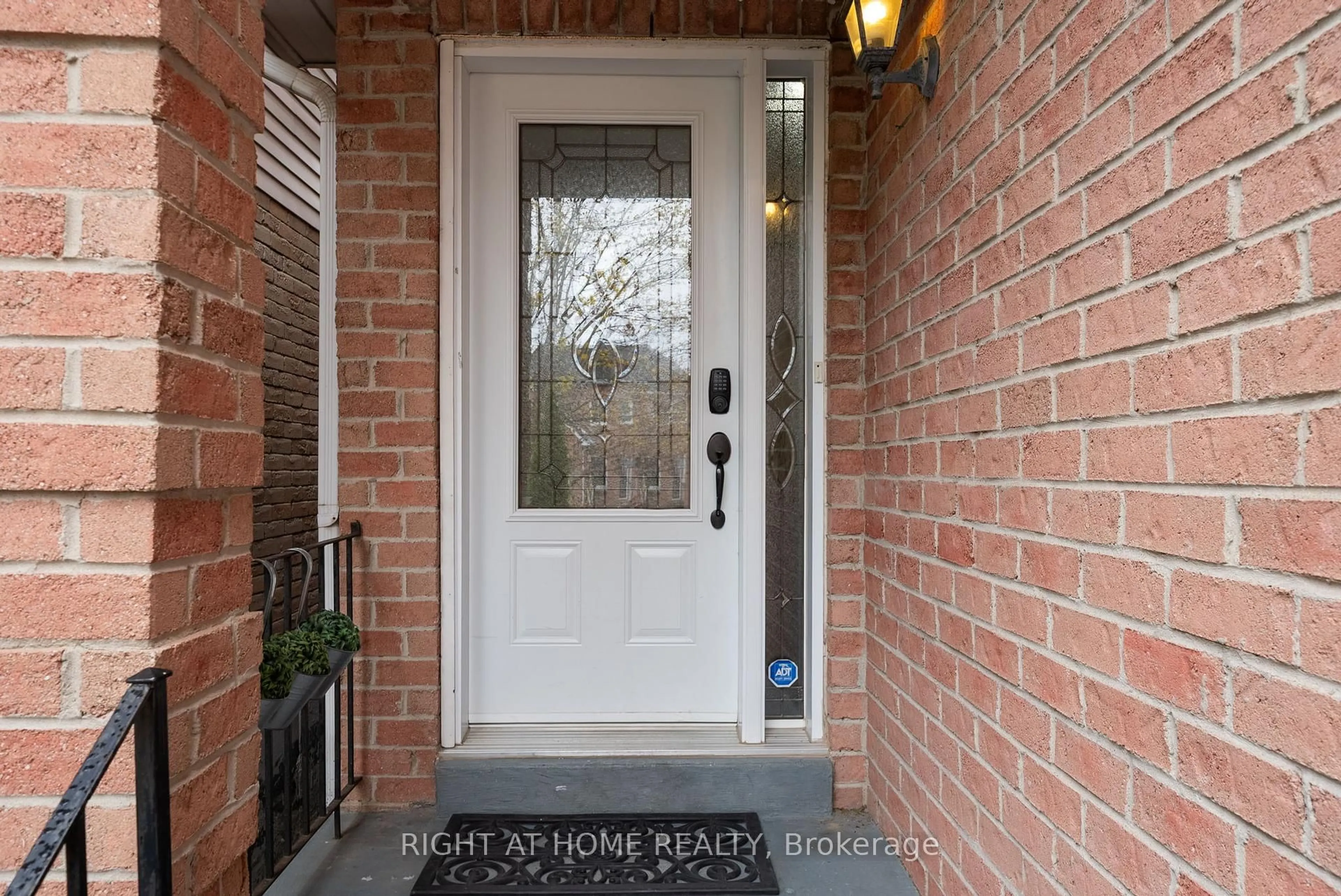Indoor entryway for 29 Fairmeadow Pl, Whitby Ontario L1N 8W6