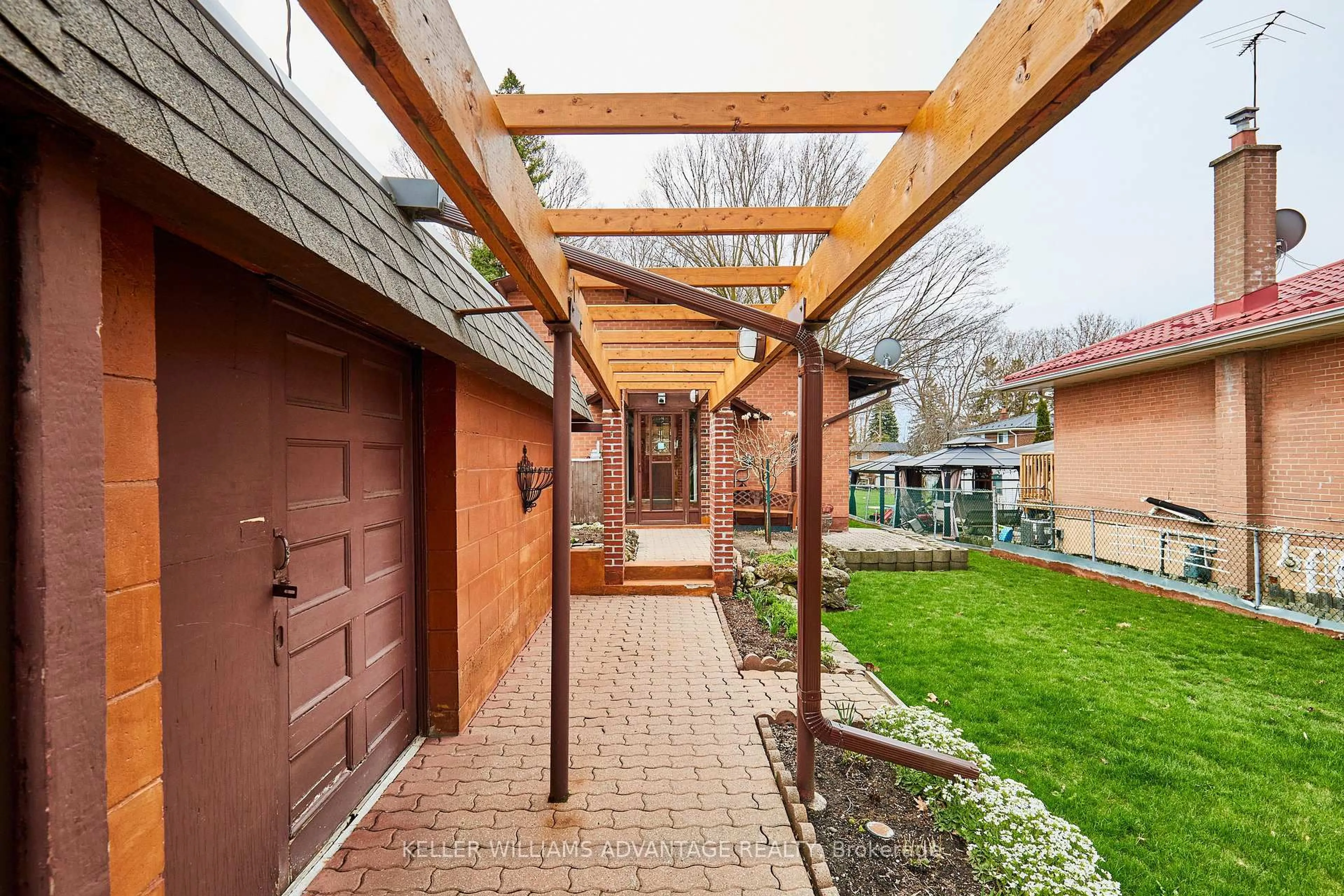 Patio, street for 4427 Lawrence Ave, Toronto Ontario M1E 2T6