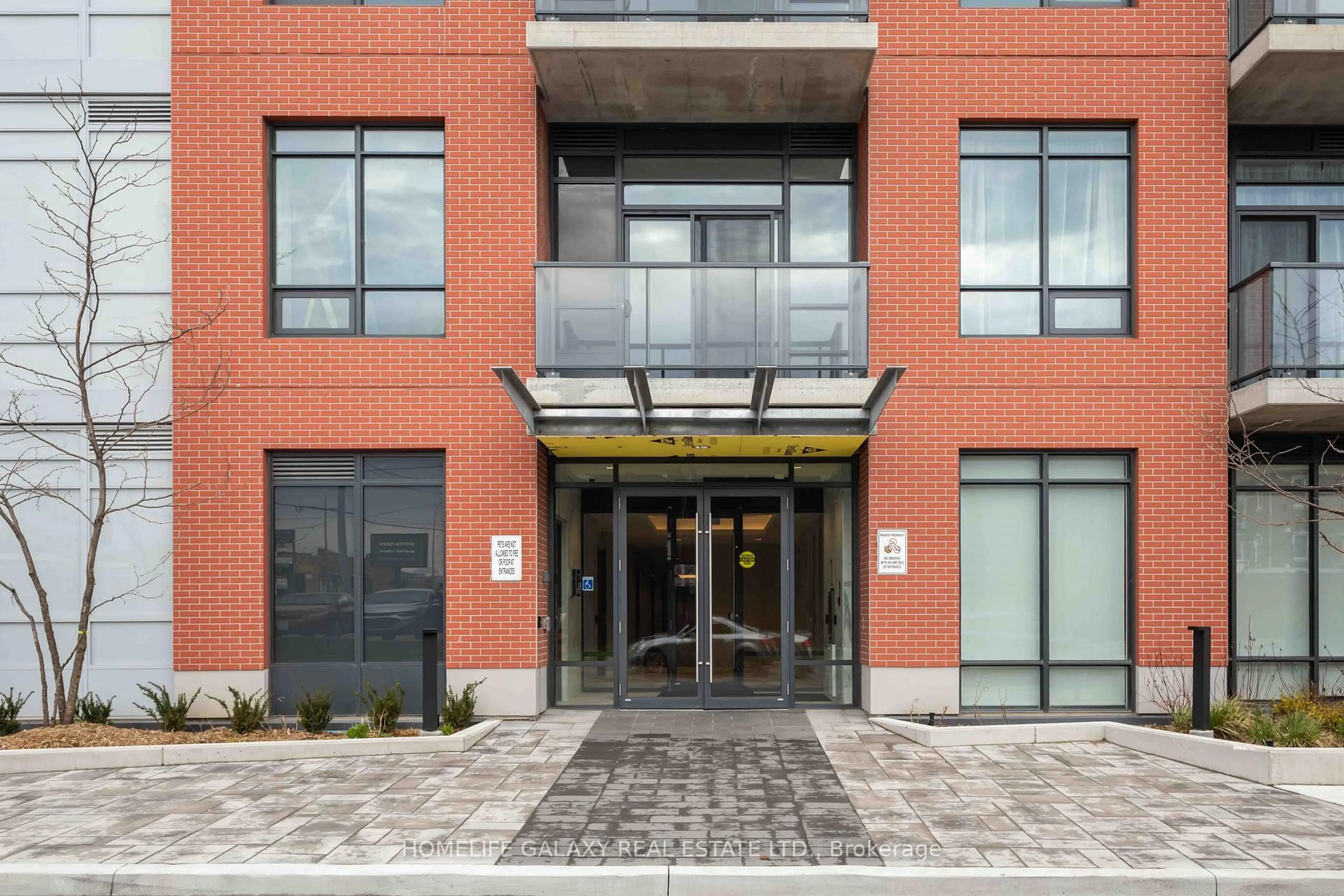 Indoor foyer for 1010 Dundas St #204, Whitby Ontario L1N 2K2