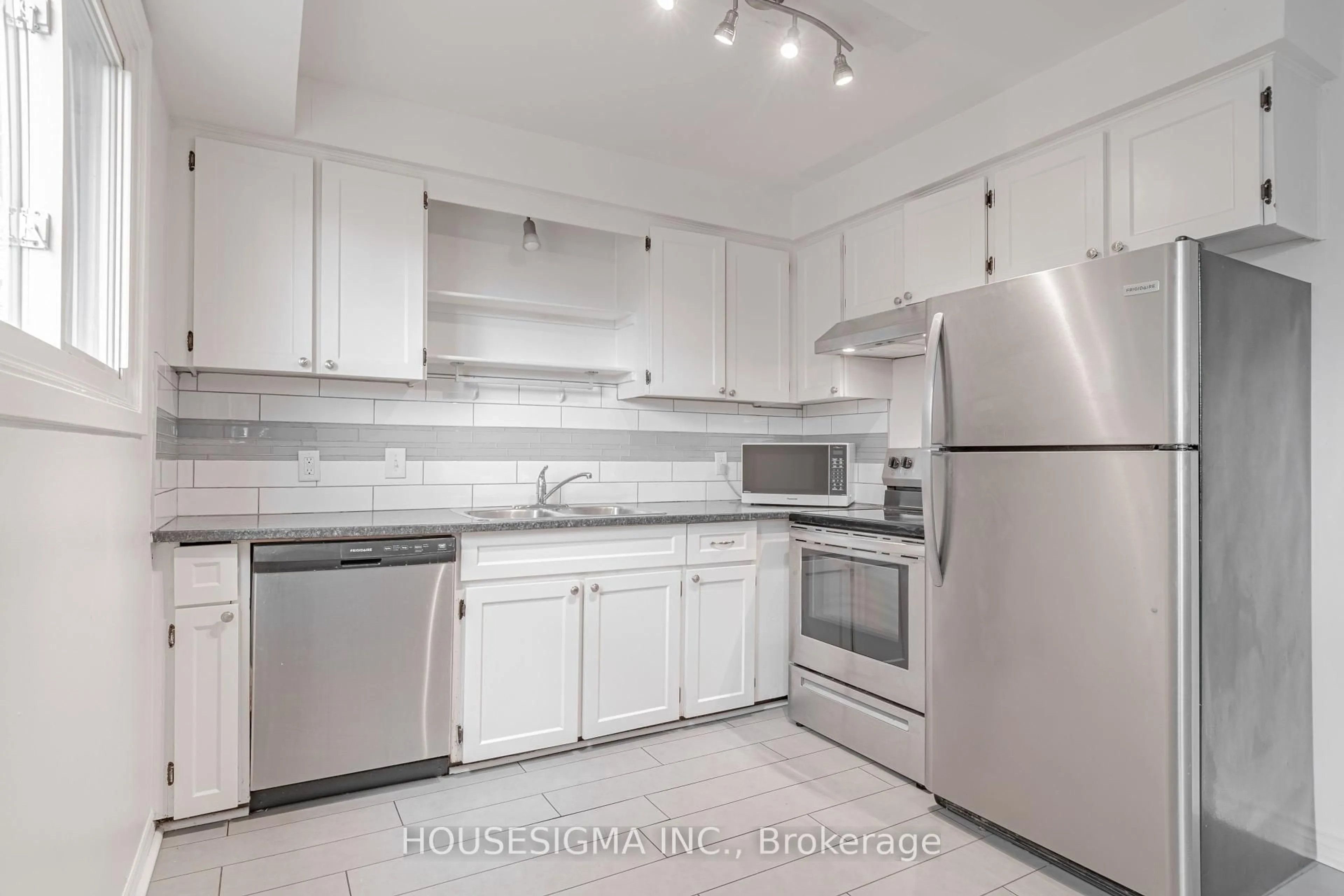 Standard kitchen, unknown for 66 Waverly St, Oshawa Ontario L1J 5T7