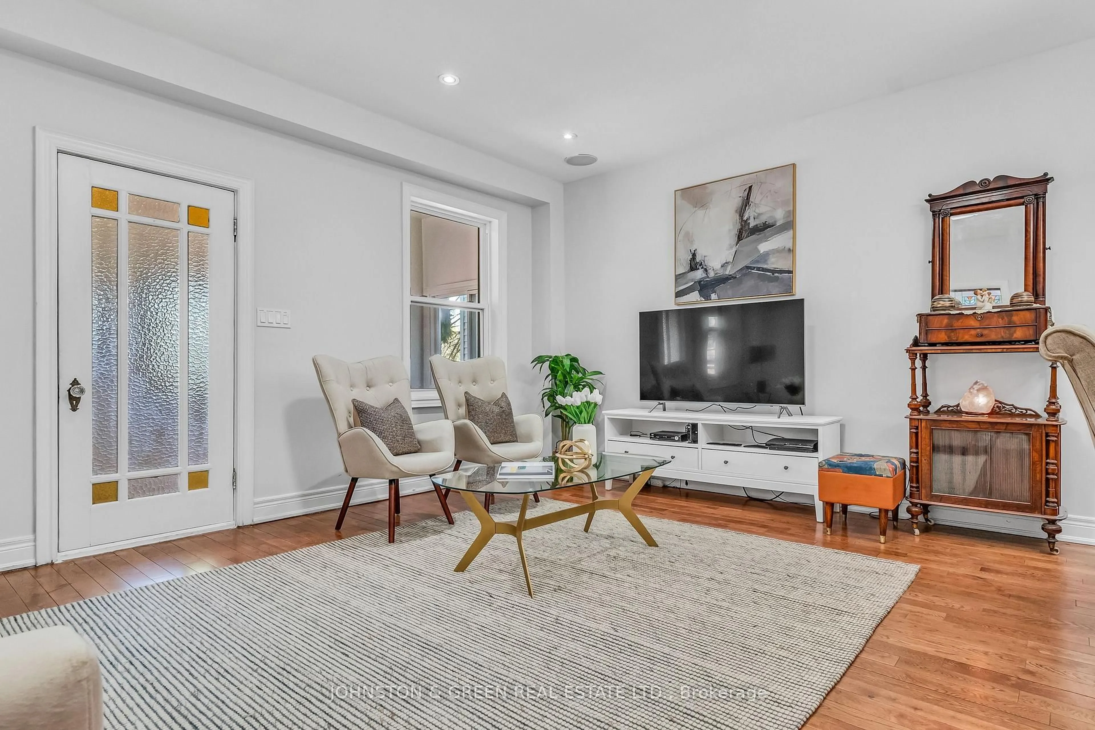 Living room with furniture, unknown for 294 Oak Park Ave, Toronto Ontario M4C 4N5