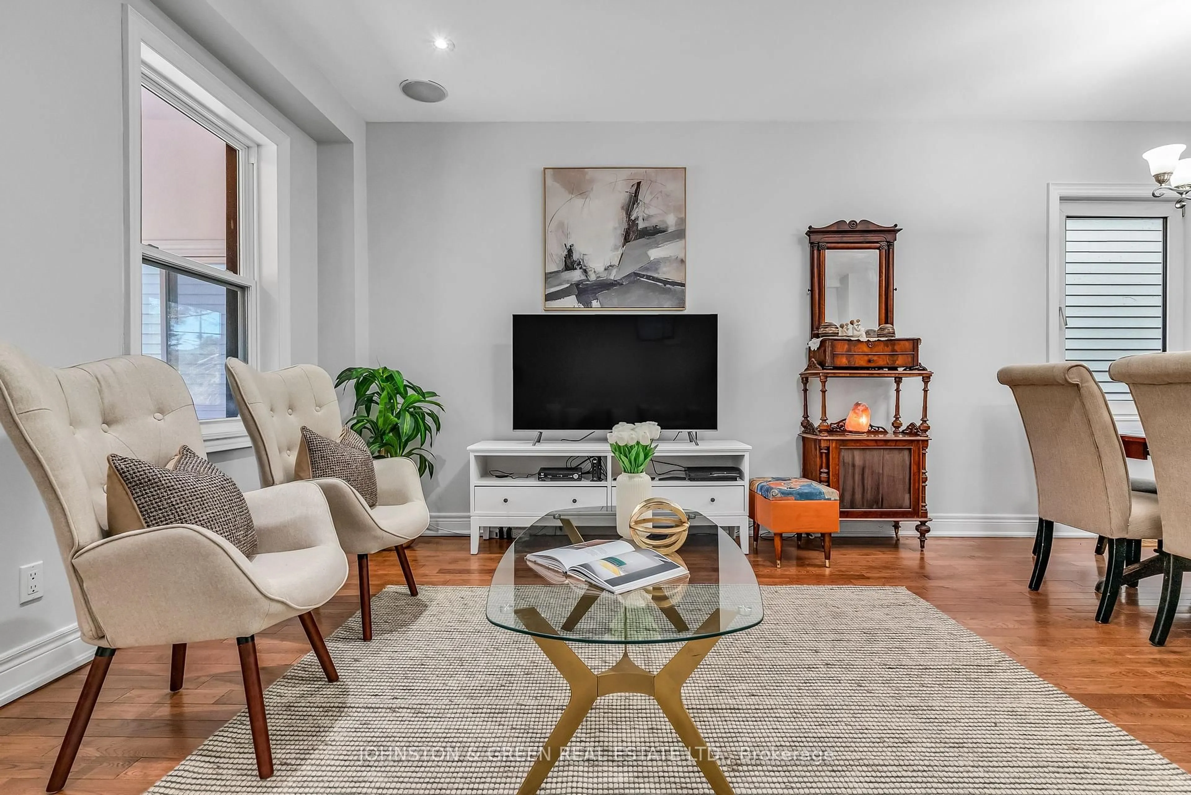 Living room with furniture, unknown for 294 Oak Park Ave, Toronto Ontario M4C 4N5