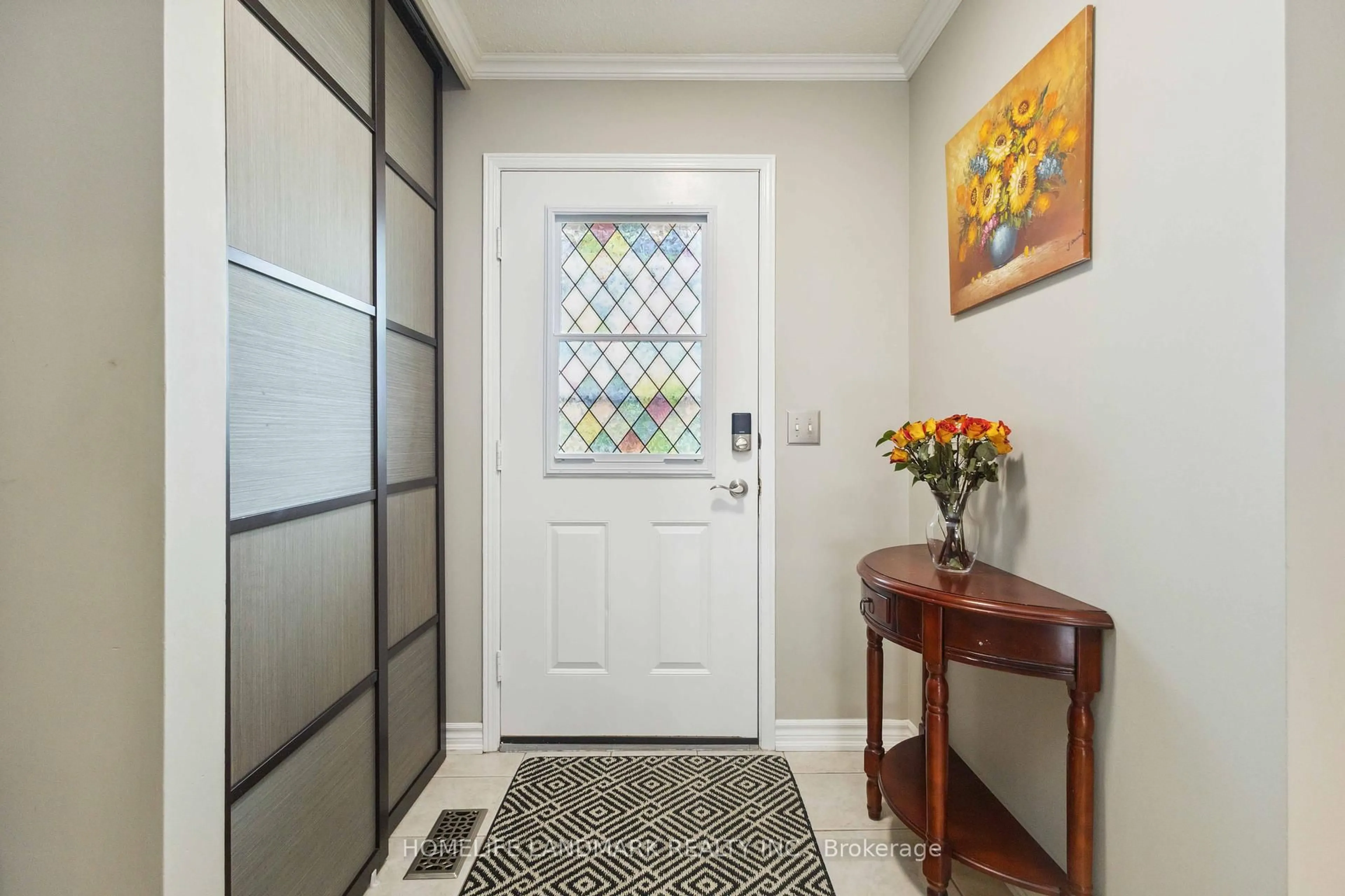 Indoor entryway for 1446 Fleming Crt, Oshawa Ontario L1J 8A9