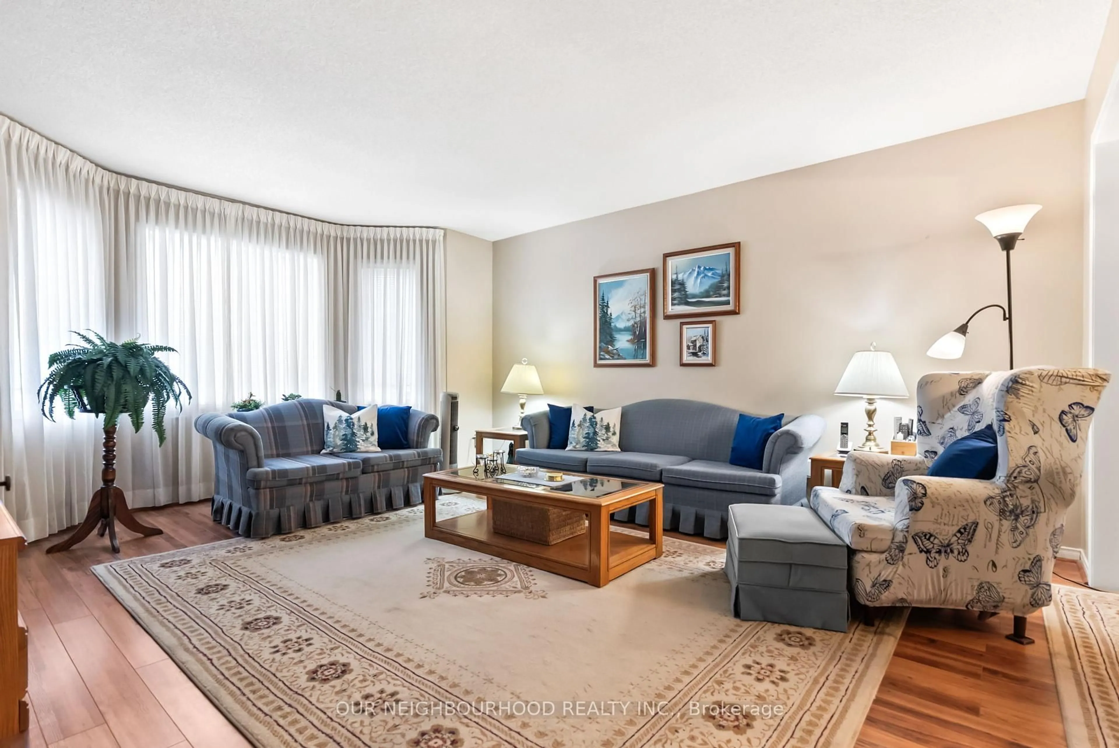 Living room with furniture, carpet floor for 14 Concession St, Clarington Ontario L1C 1Y1
