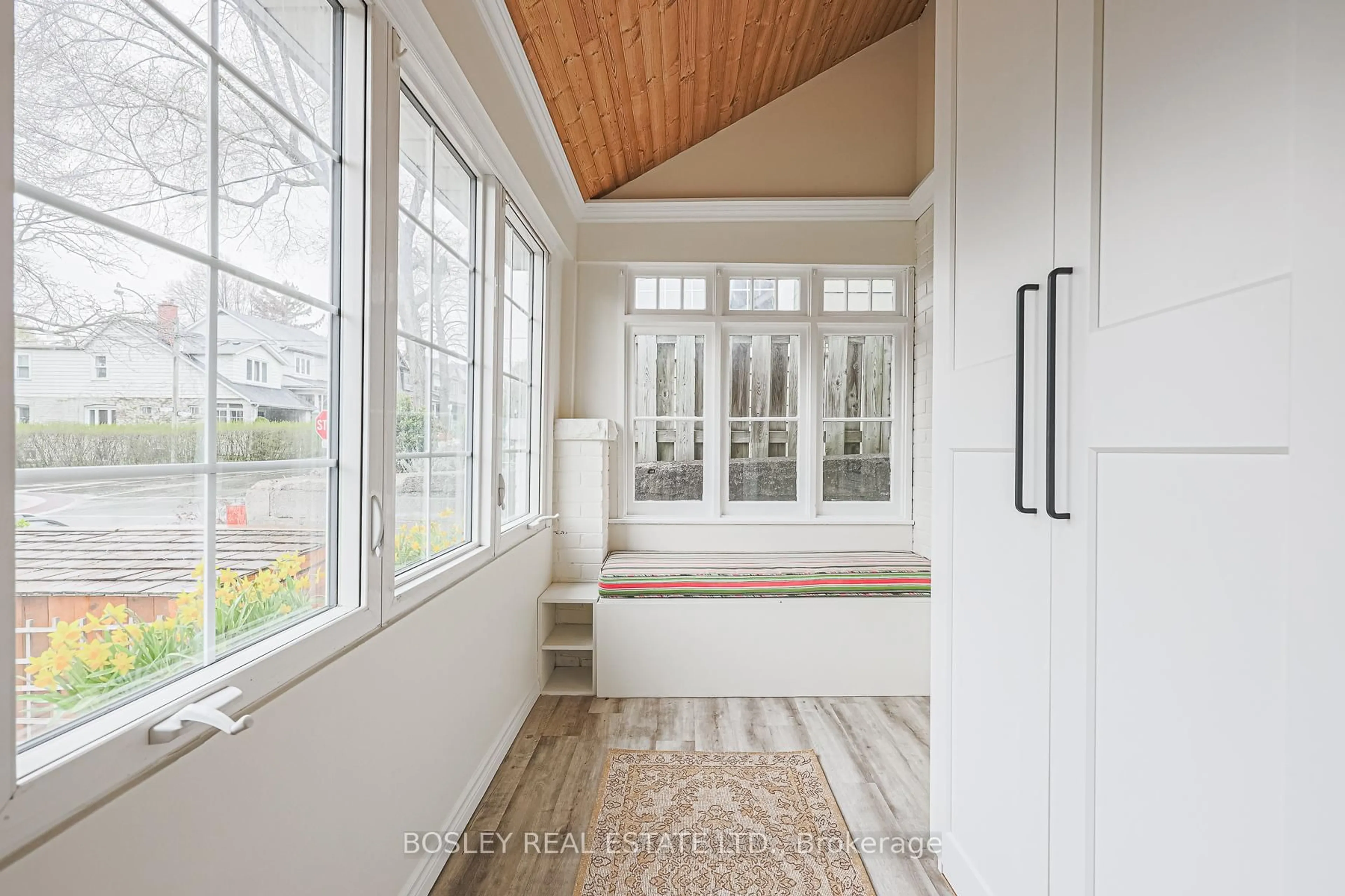 Indoor entryway for 245 Kenilworth Ave, Toronto Ontario M4L 3S7