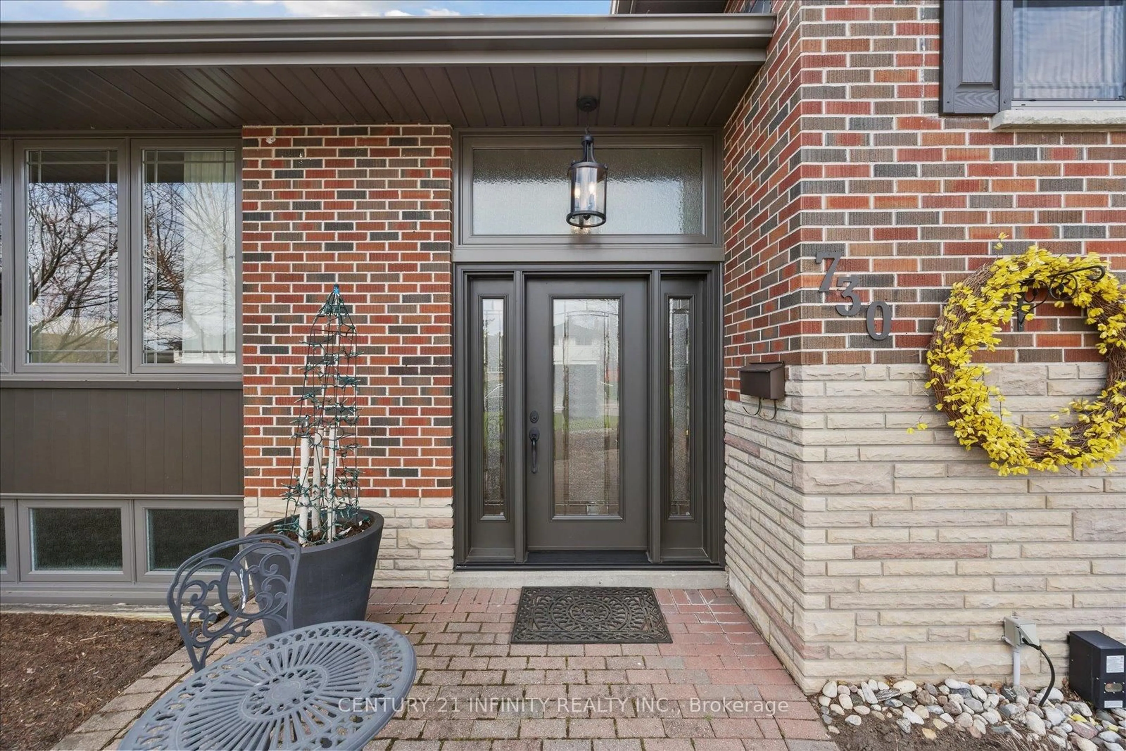 Unknown for 730 Gibbons St, Oshawa Ontario L1J 5A2
