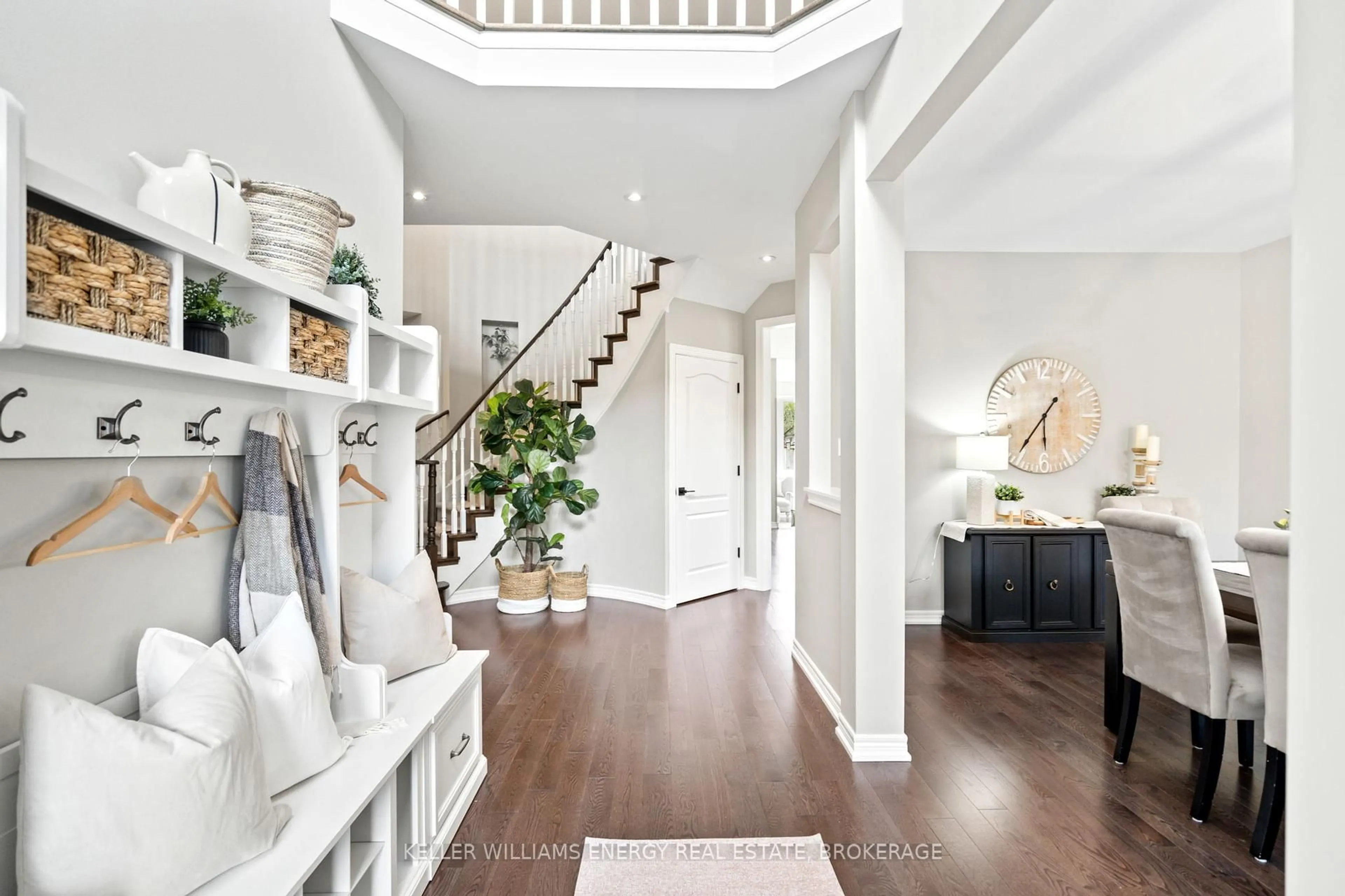 Indoor entryway for 12 Preservation Pl, Whitby Ontario L1P 1X9