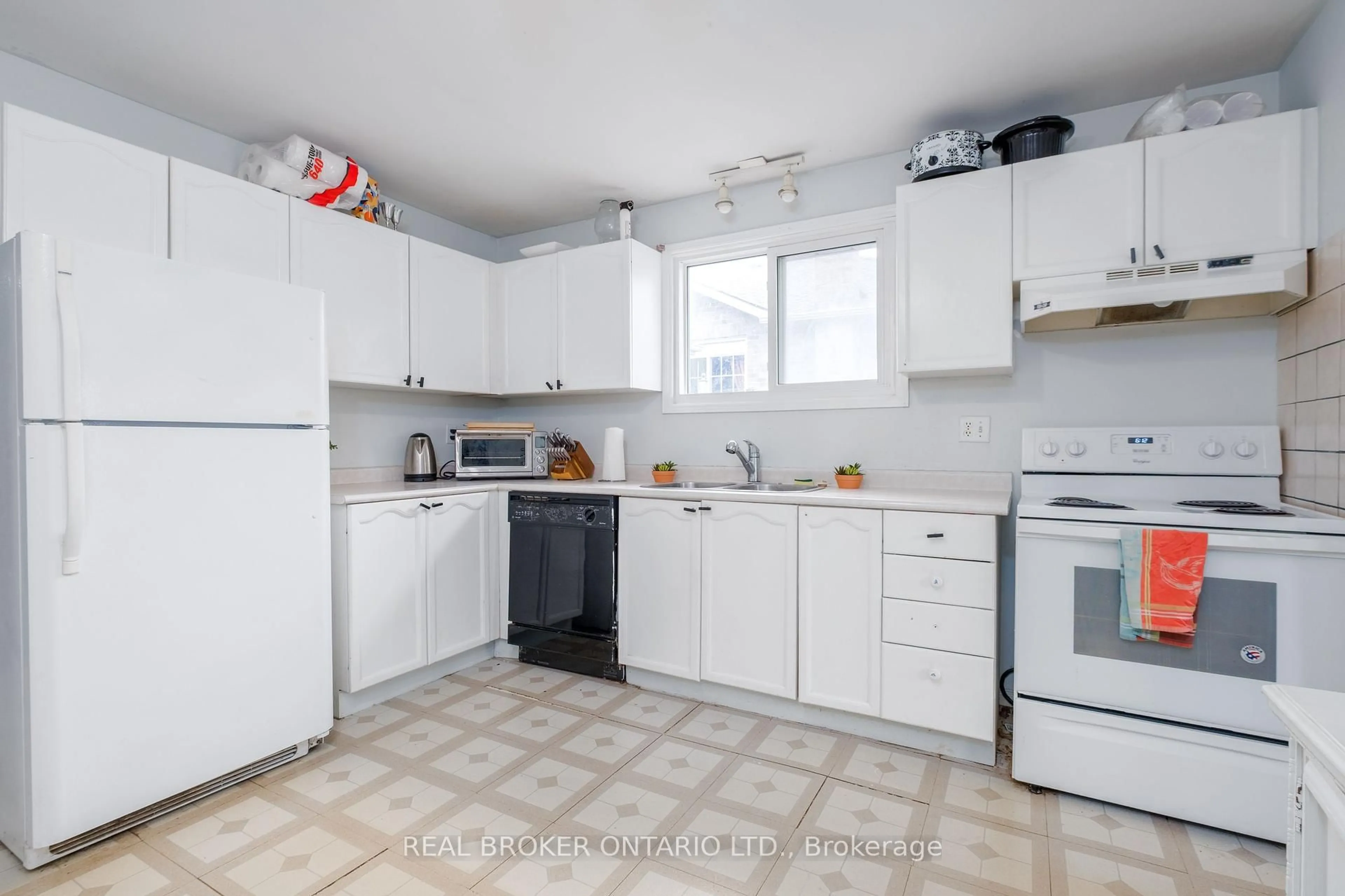 Standard kitchen, unknown for 208 Johnson Ave, Whitby Ontario L1N 9B3
