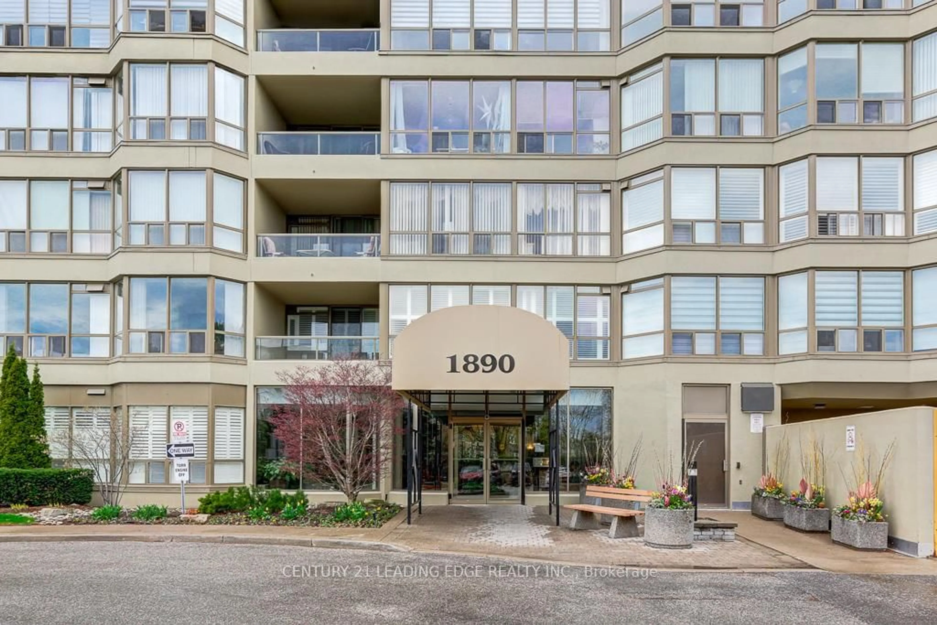 Indoor foyer for 1890 VALLEY FARM Rd #1503, Pickering Ontario L1V 6B4