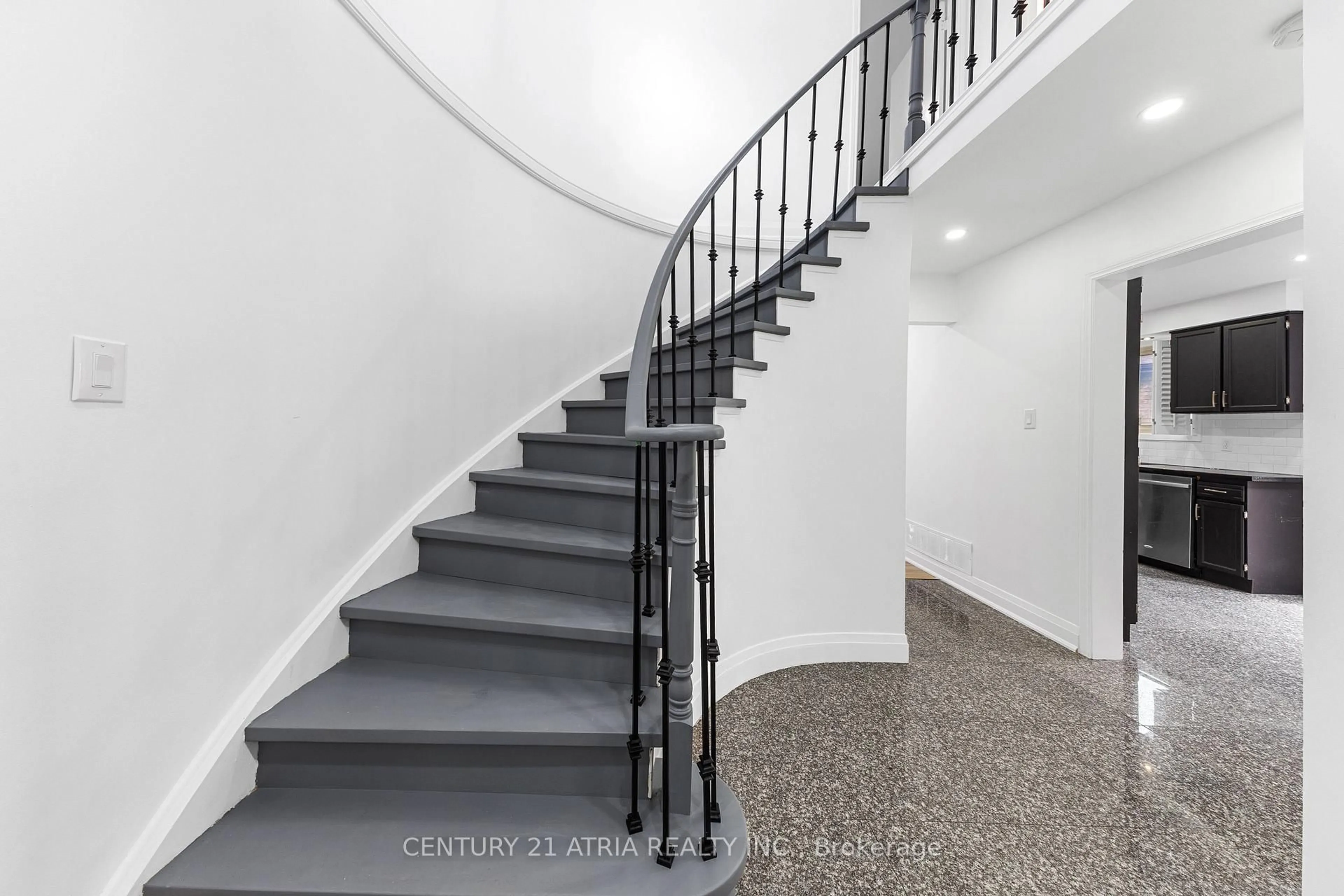 Stairs for 392 Gothic Dr, Oshawa Ontario L1G 7S4