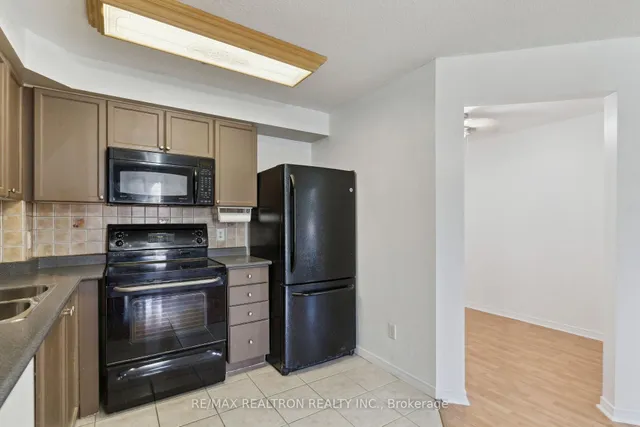Additional property image - 684 Warden Ave Unit 103