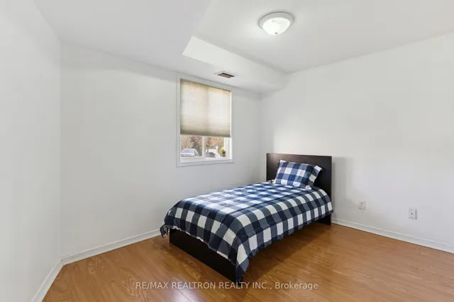 Additional property image - 684 Warden Ave Unit 103