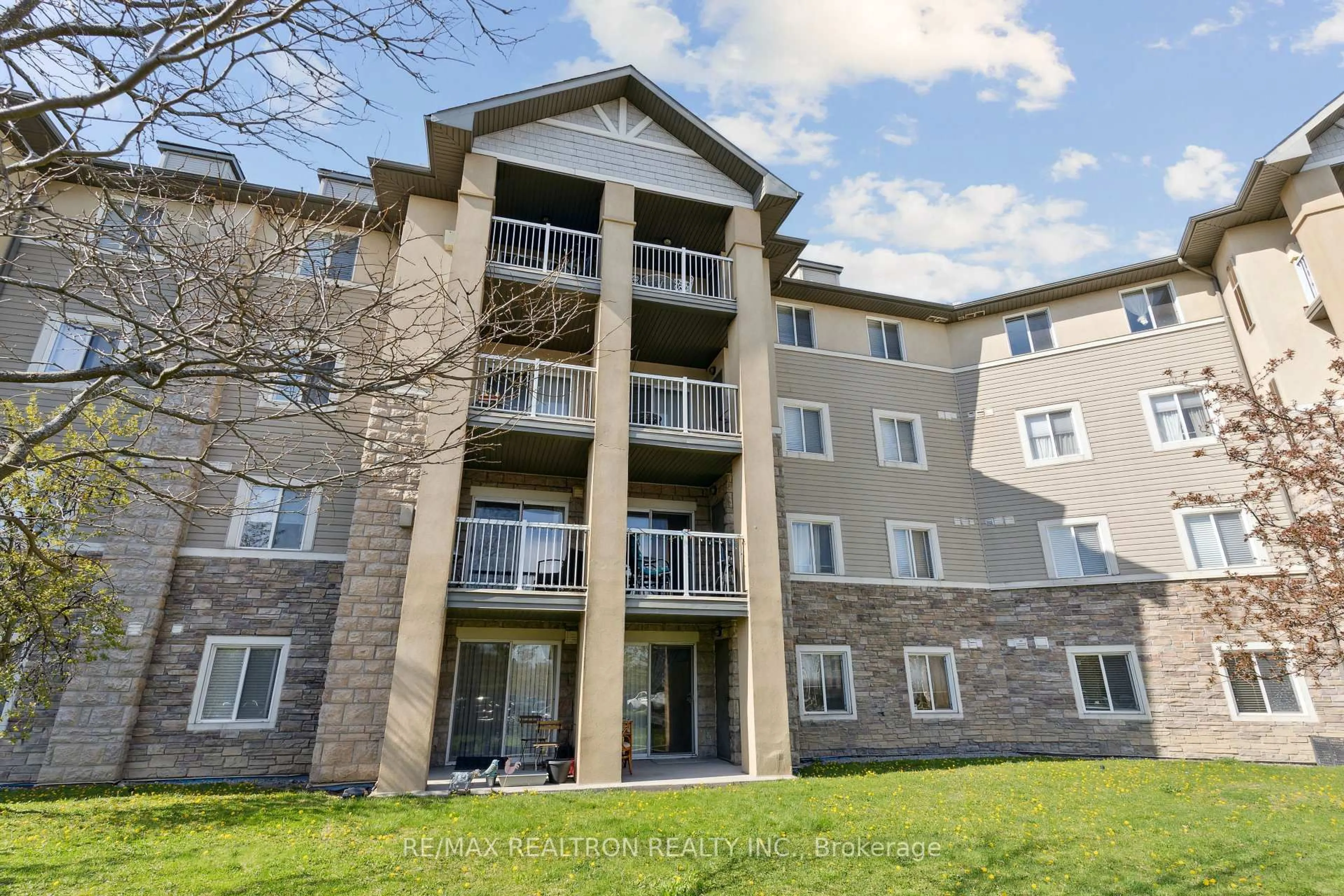 Unknown for 684 Warden Ave #103, Toronto Ontario M1L 4W4
